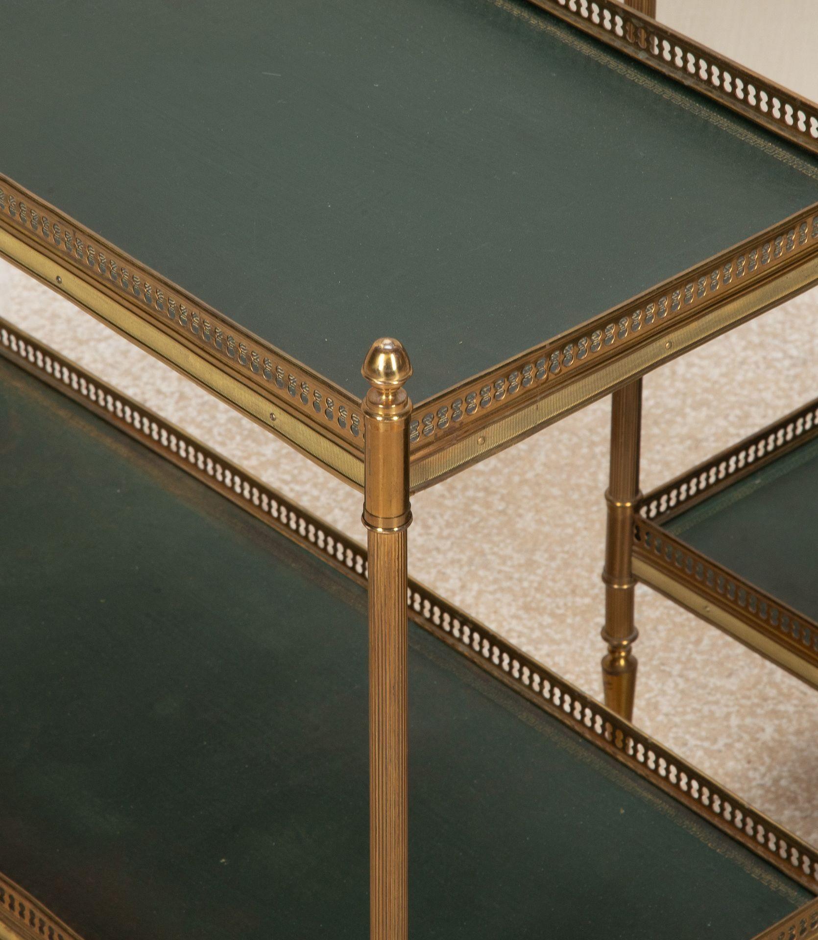 Paire de tables d'appoint en laiton de la Maison Jansen du milieu du siècle dernier en vente 3