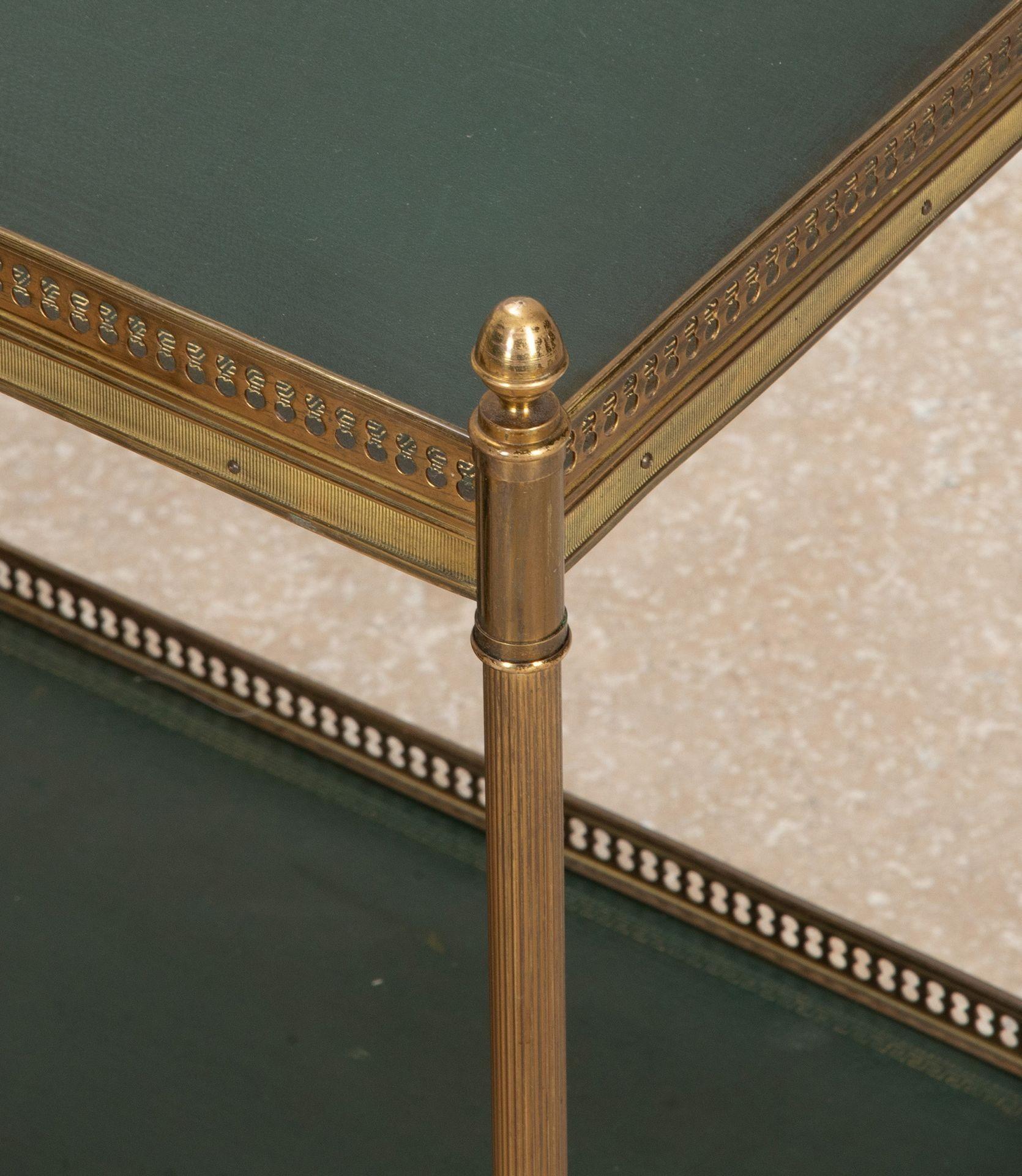 Paire de tables d'appoint en laiton de la Maison Jansen du milieu du siècle dernier en vente 2