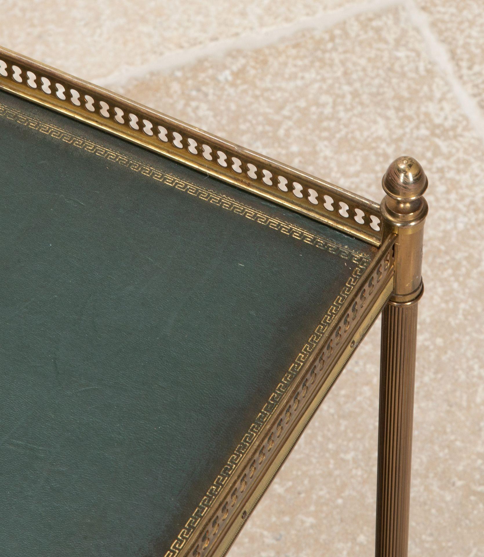 Paire de tables d'appoint en laiton de la Maison Jansen du milieu du siècle dernier en vente 1