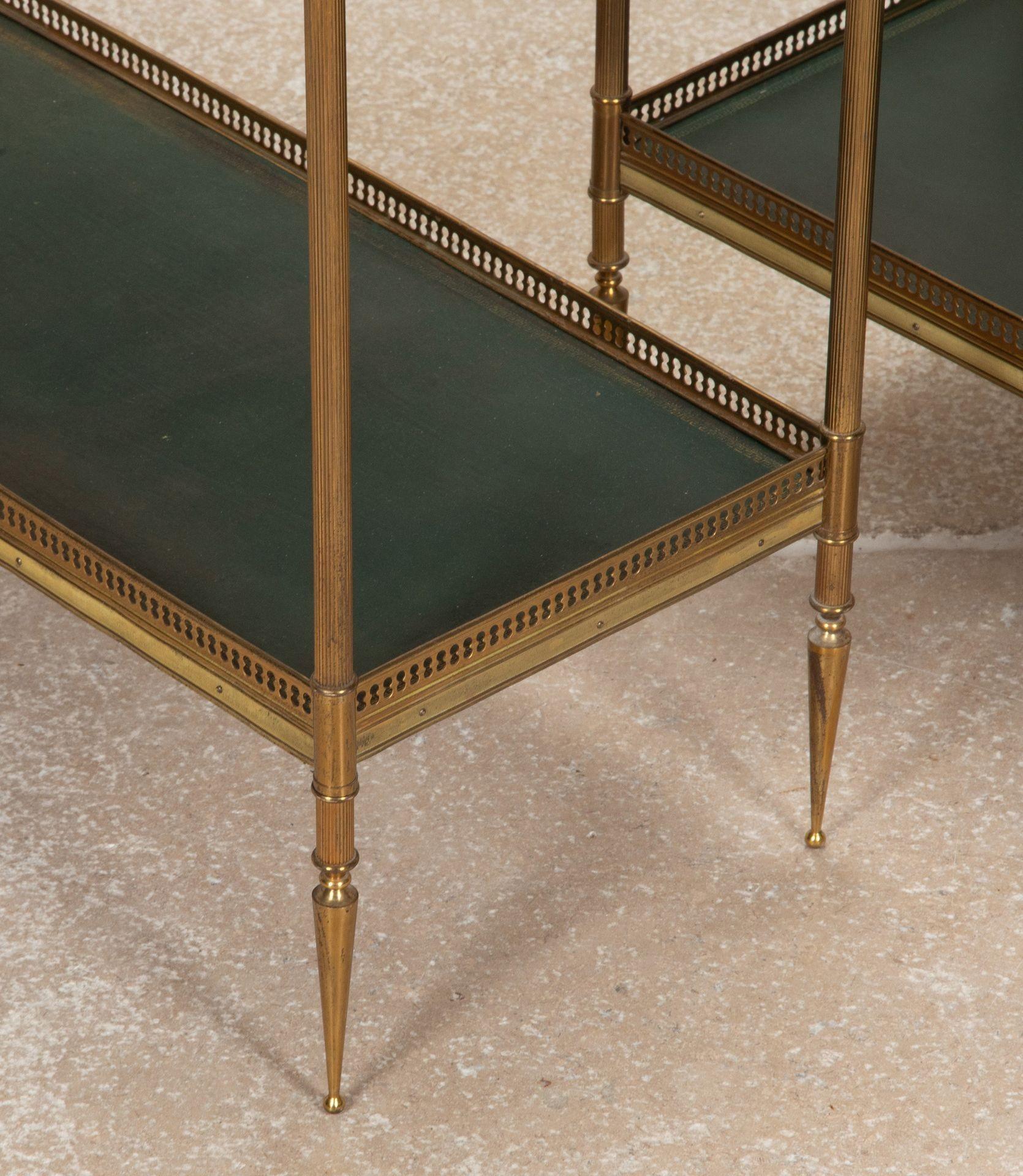 Paire de tables d'appoint en laiton de la Maison Jansen du milieu du siècle dernier en vente 4