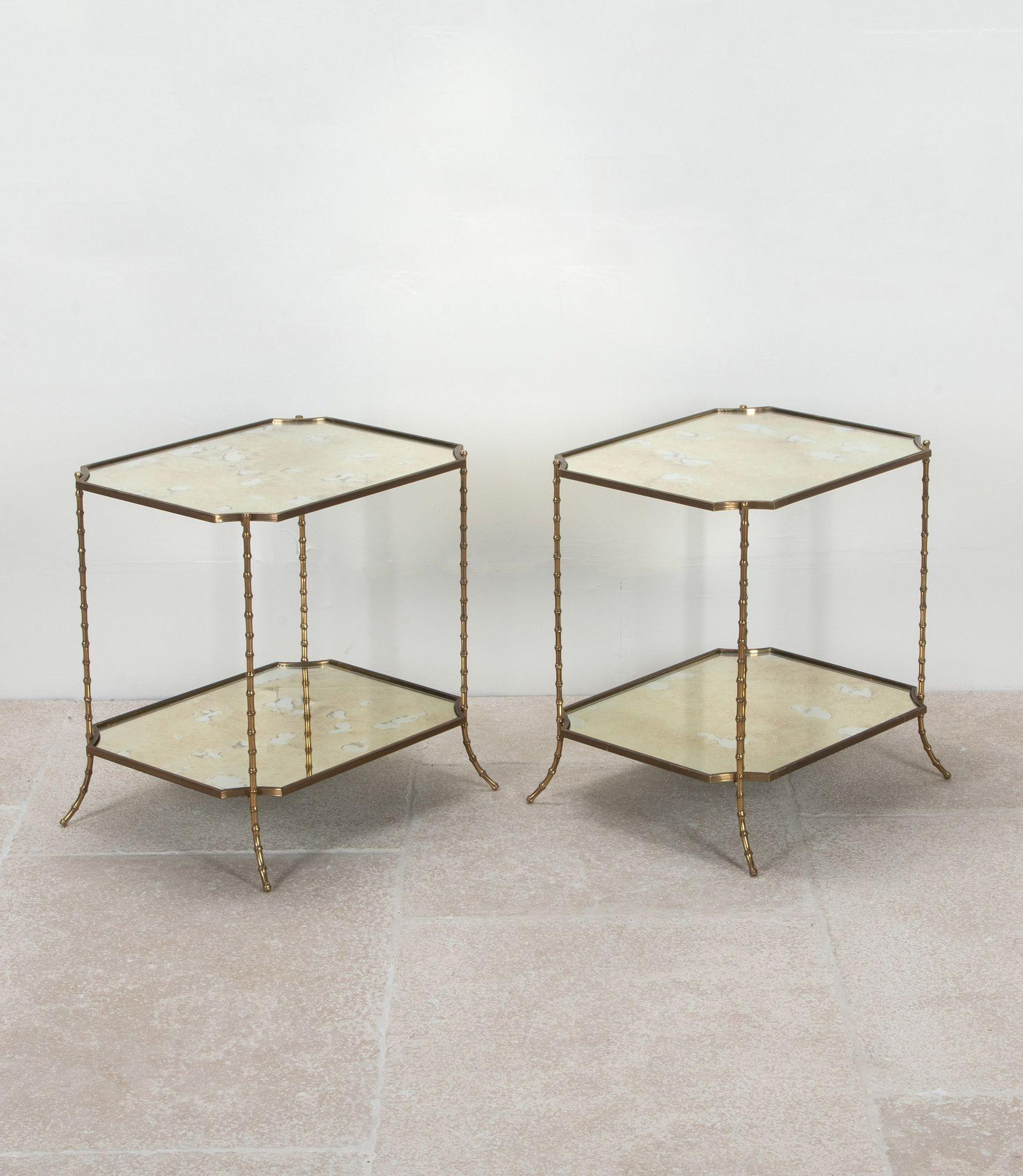 Mid-Century Modern Paire de tables d'appoint en laiton de la Maison Bagues du milieu du siècle dernier en vente