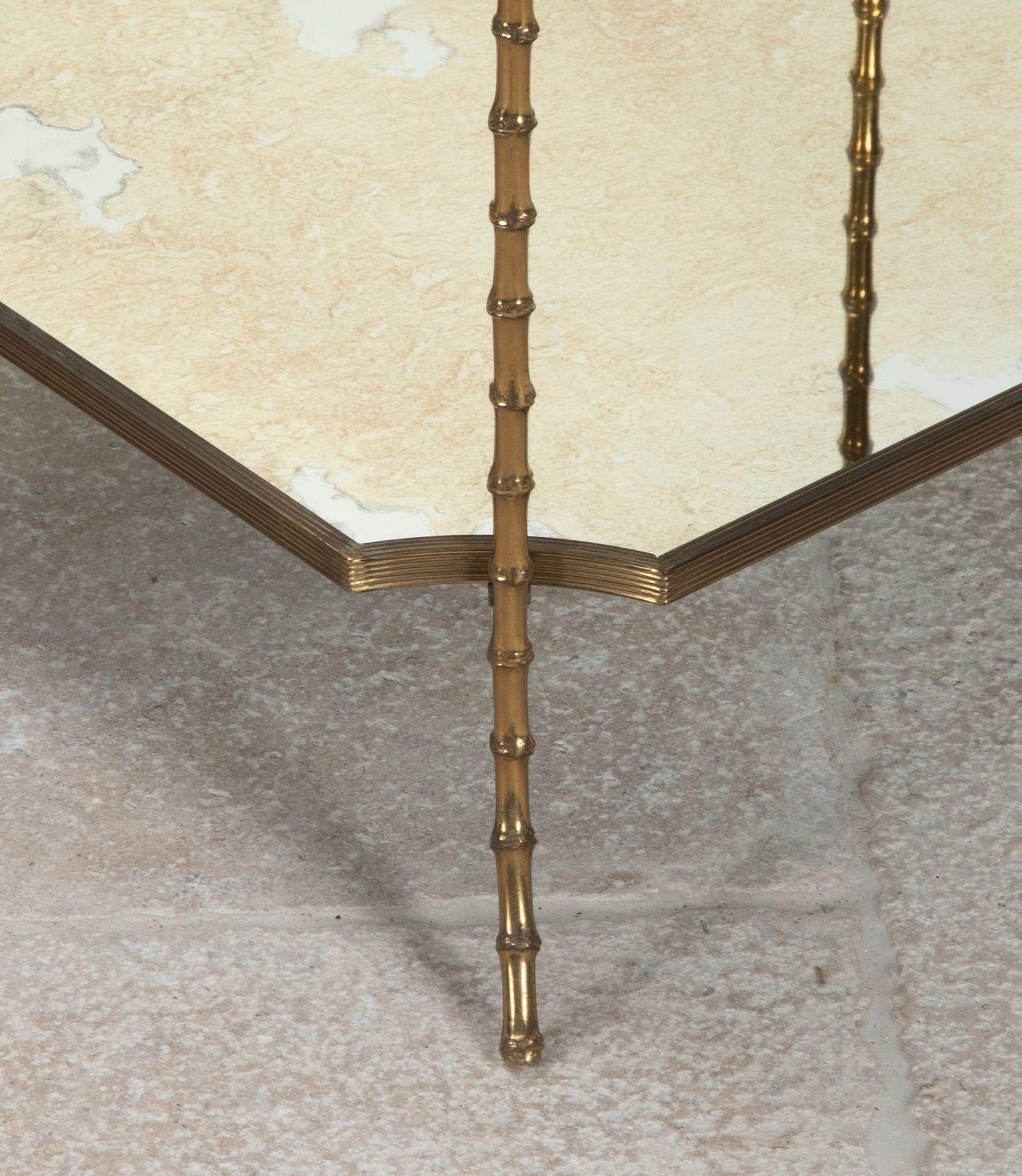 Paire de tables d'appoint en laiton de la Maison Bagues du milieu du siècle dernier en vente 1