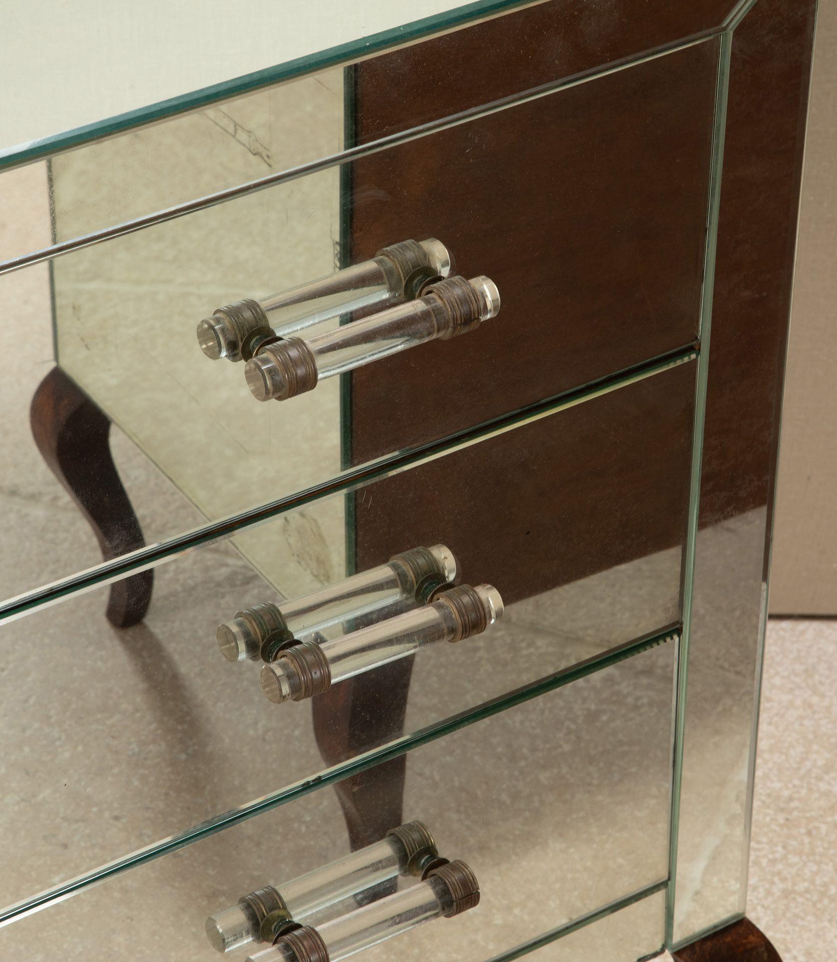 Pair of 20th Century French Art Deco Mirror Commodes For Sale 7