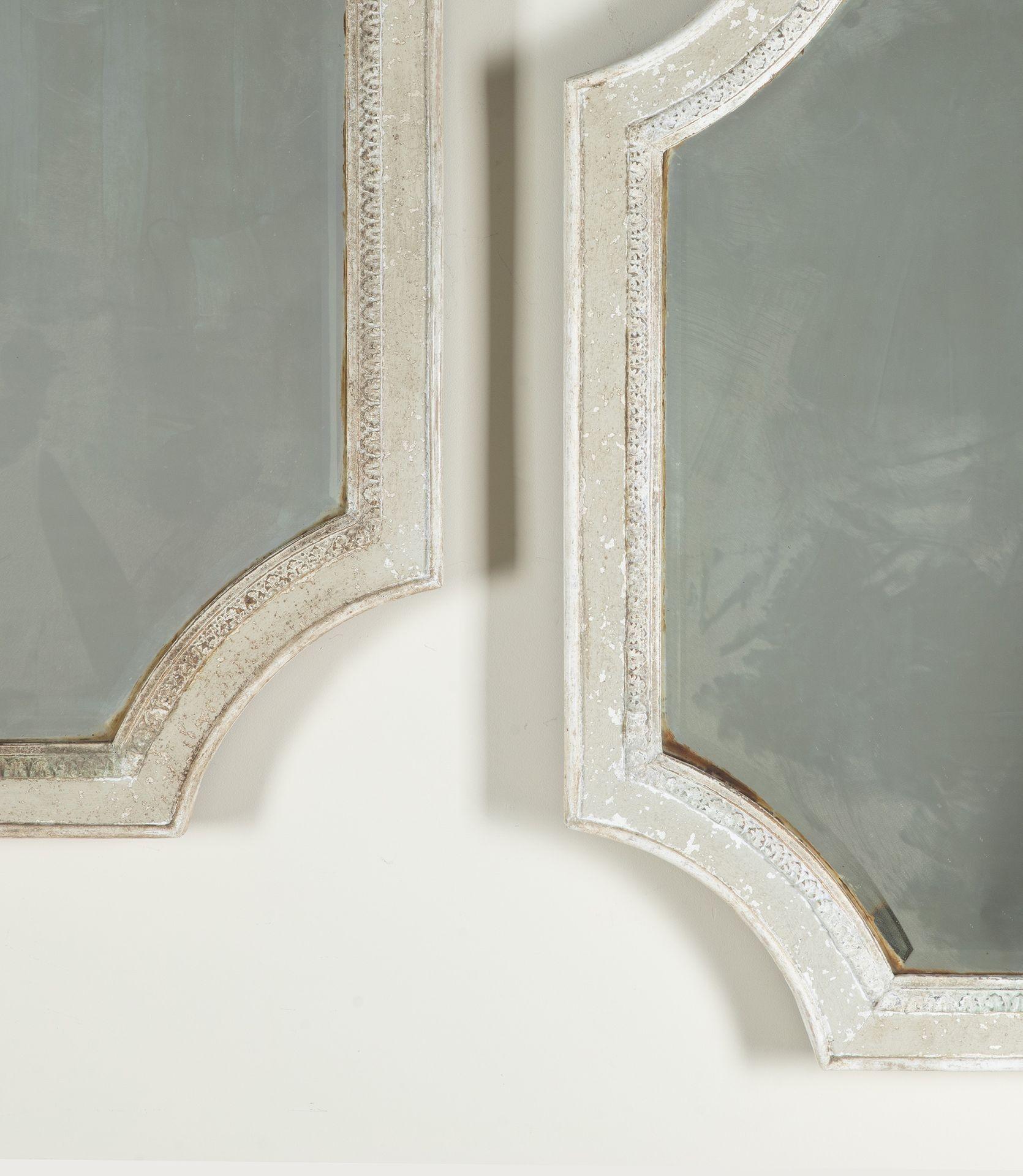 Anglais Paire de miroirs en pin peints anglais du début du 20e siècle en vente