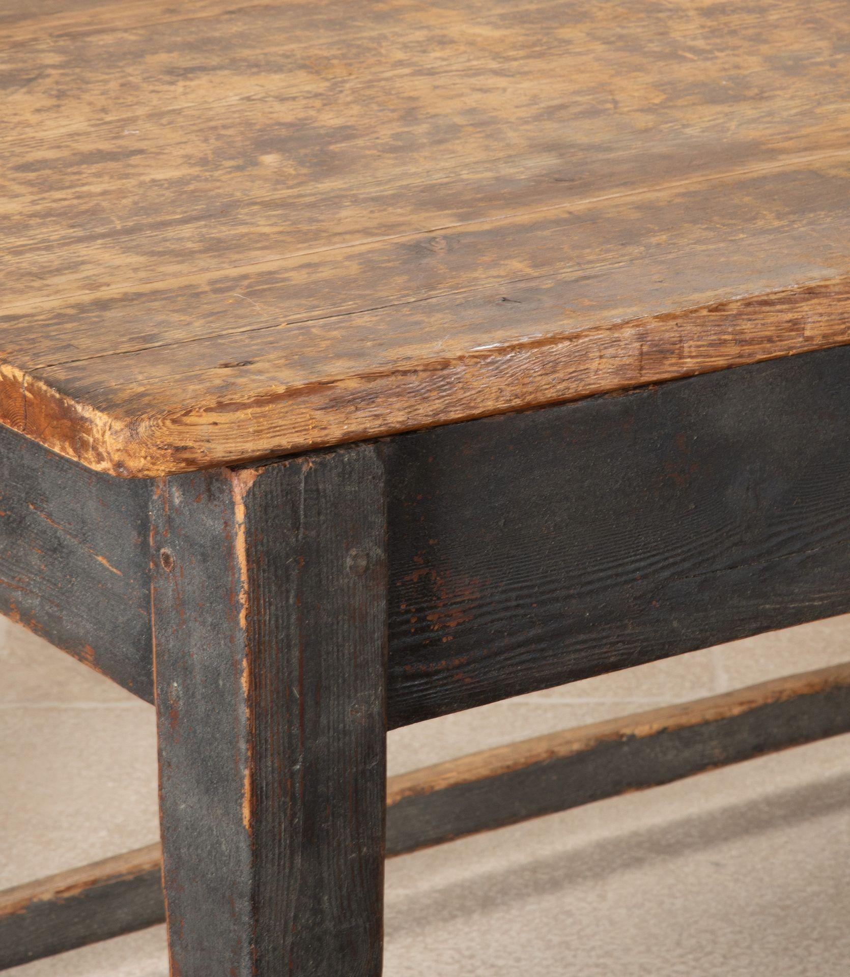 Grande table de cuisine en pin de ferme anglaise du début du 20e siècle en vente 3