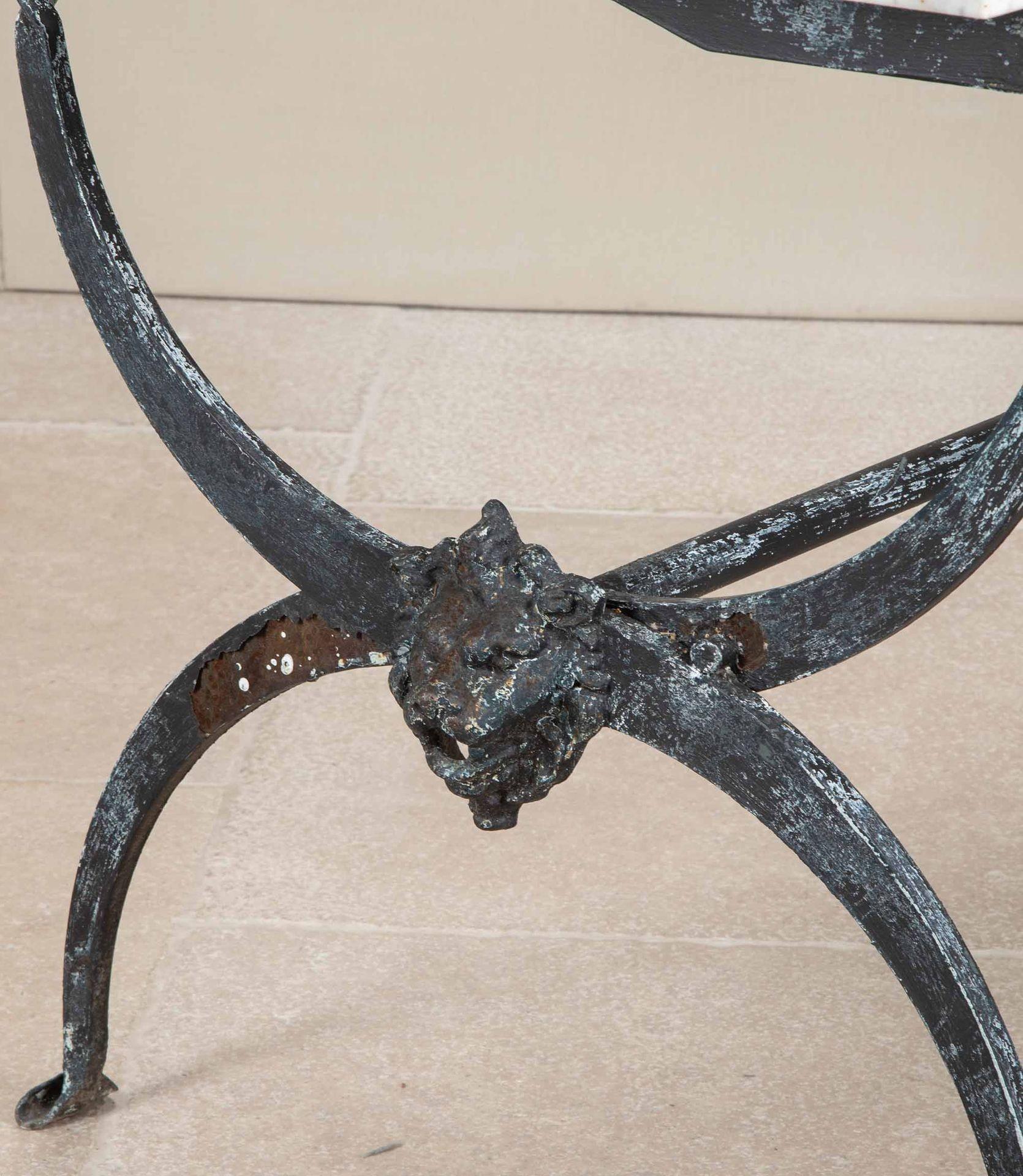 Mesa de carnicero francesa de hierro y mármol de los años 50 en venta 1