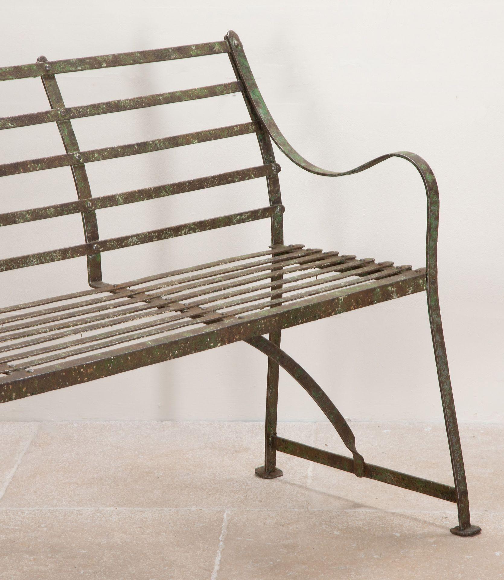 Fer forgé Paire de bancs de jardin en fer forgé anglais du 19e siècle avec sangles en vente