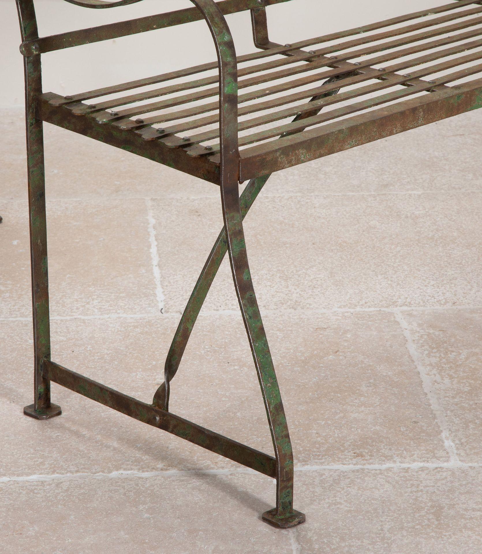Paire de bancs de jardin en fer forgé anglais du 19e siècle avec sangles Bon état - En vente à Gloucestershire, GB
