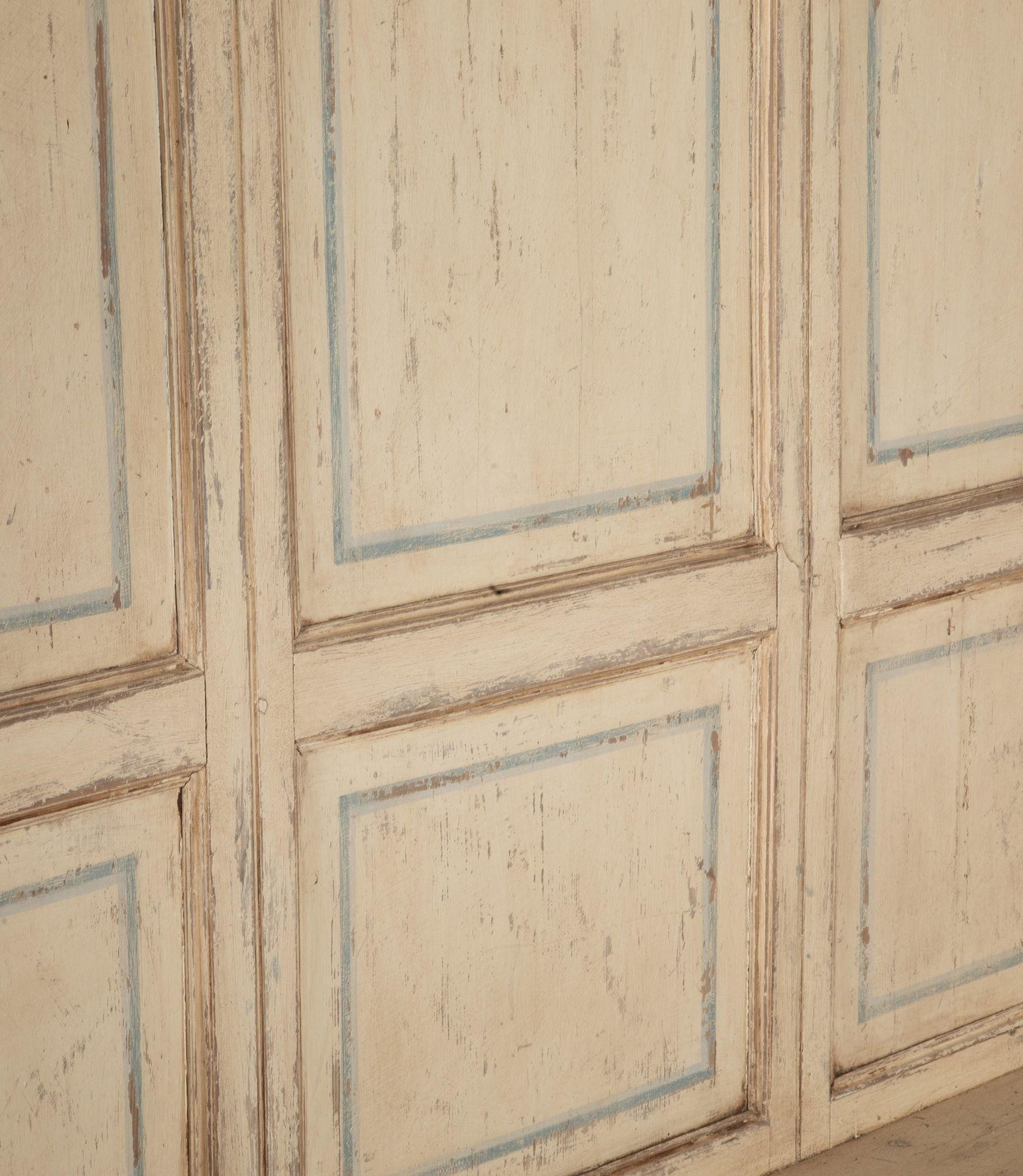 Early 19th Century Provincial Later Painted Pine and Elm Settle For Sale 3