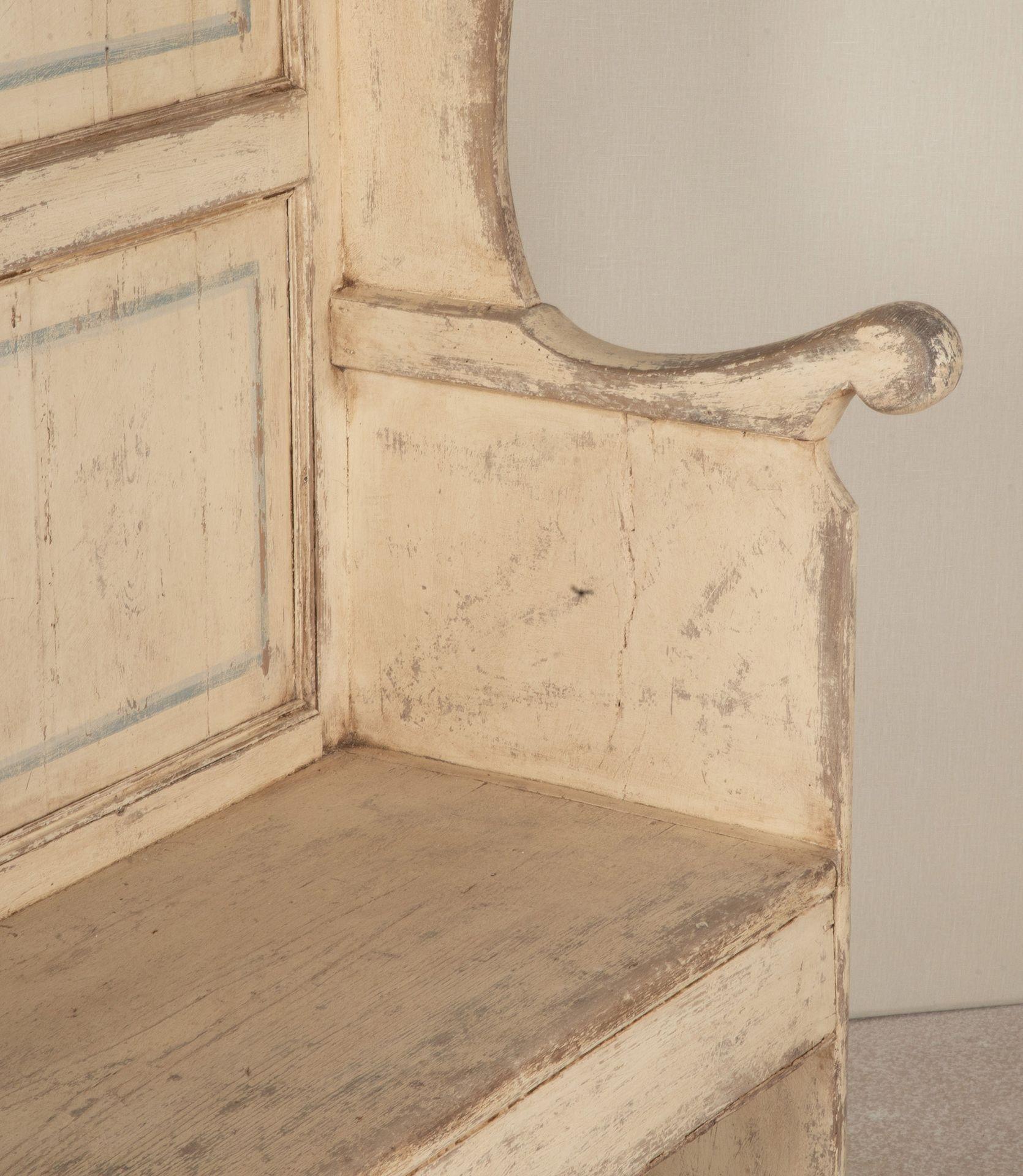 Early 19th Century Provincial Later Painted Pine and Elm Settle For Sale 5