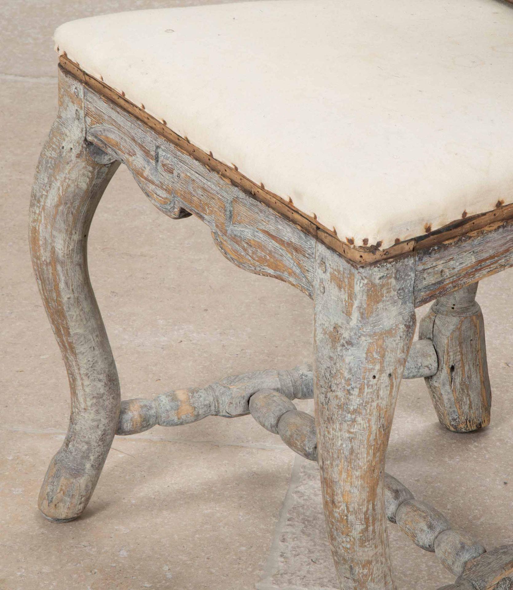 Pin Paire de chaises d'appoint en pin suédois du XVIIIe siècle en vente