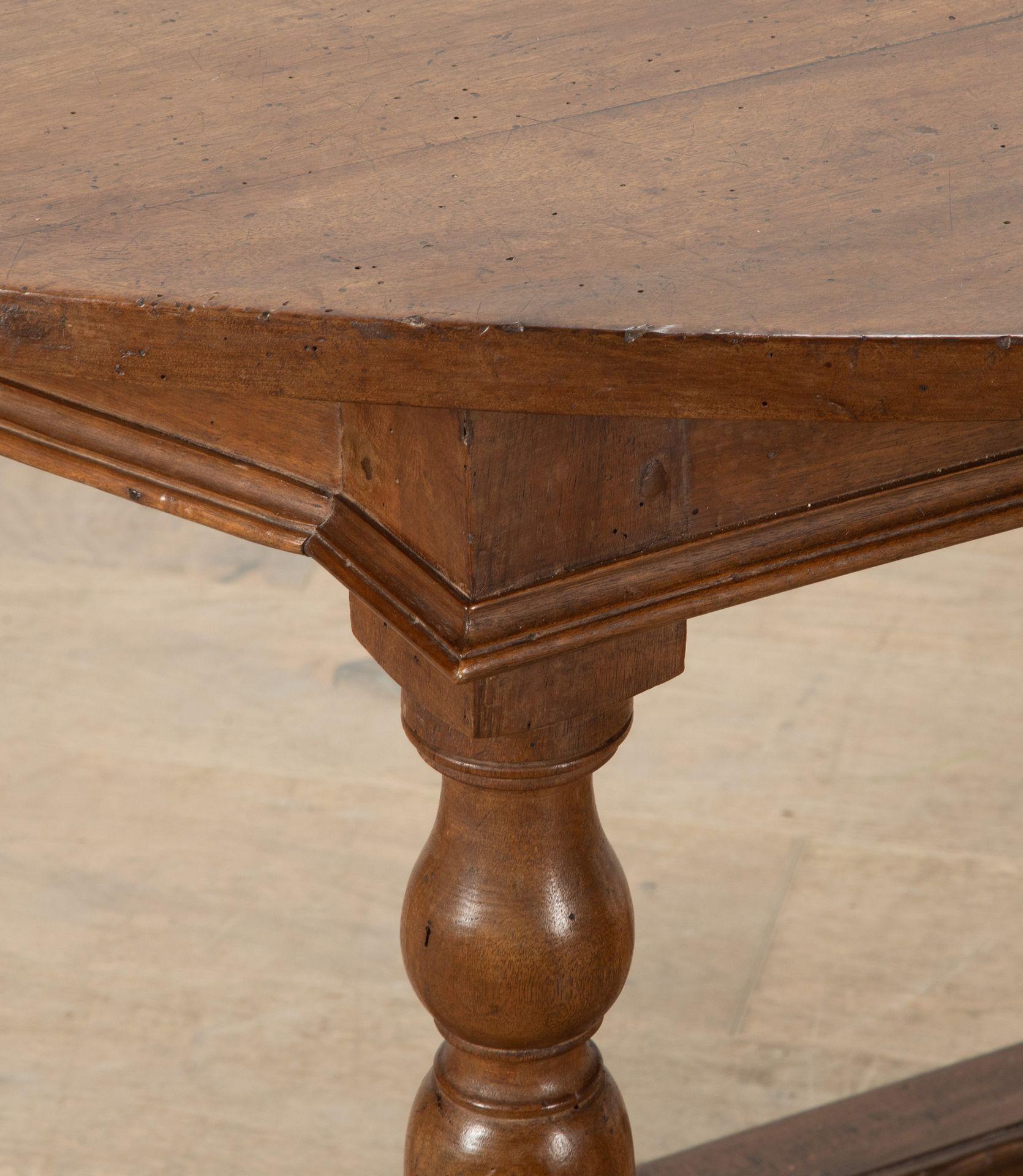 Pareja de consolas Demi Lune italianas del siglo XVIII en venta 2