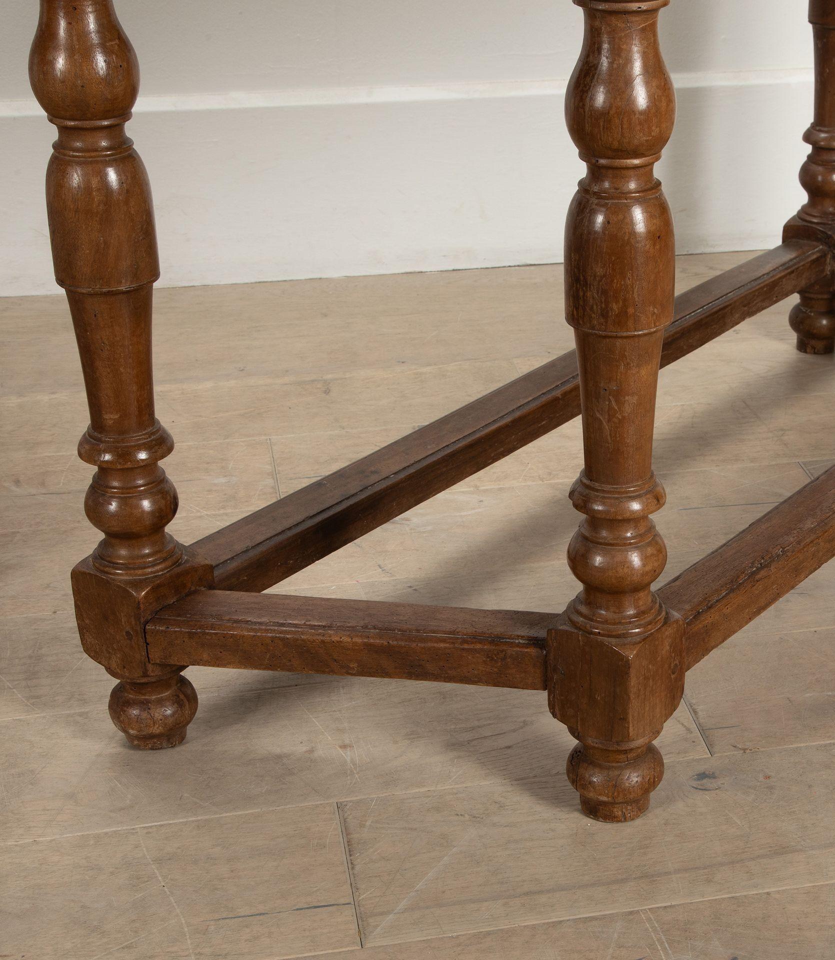 Pareja de consolas Demi Lune italianas del siglo XVIII en Bueno estado para la venta en Gloucestershire, GB