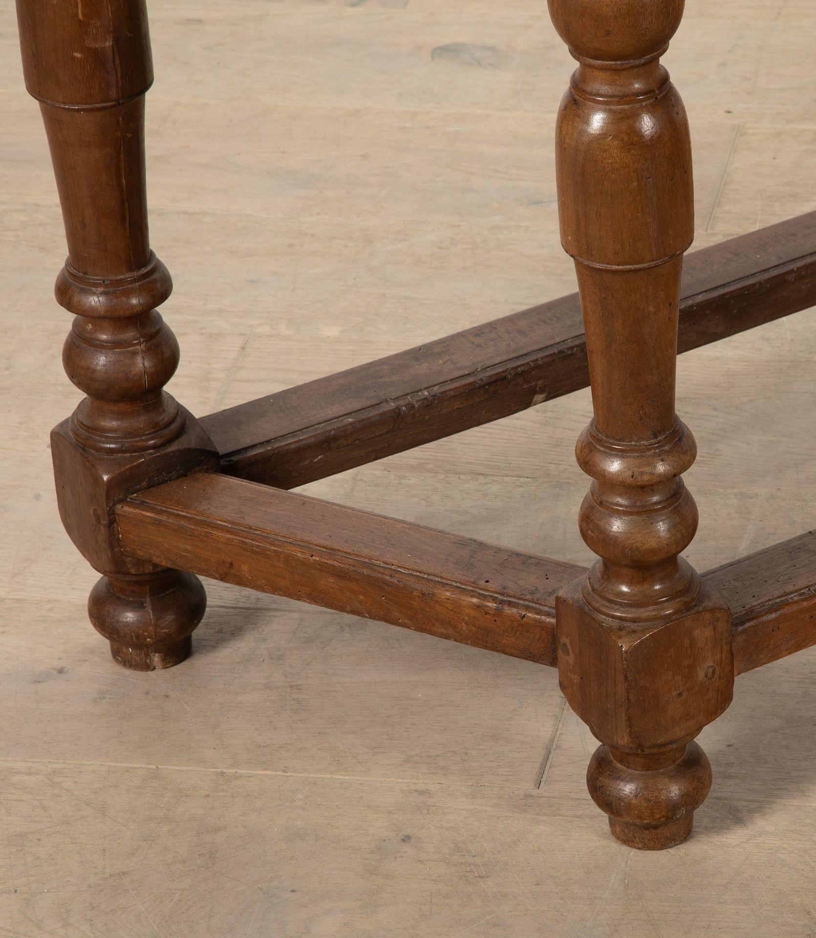 Pareja de consolas Demi Lune italianas del siglo XVIII en venta 3