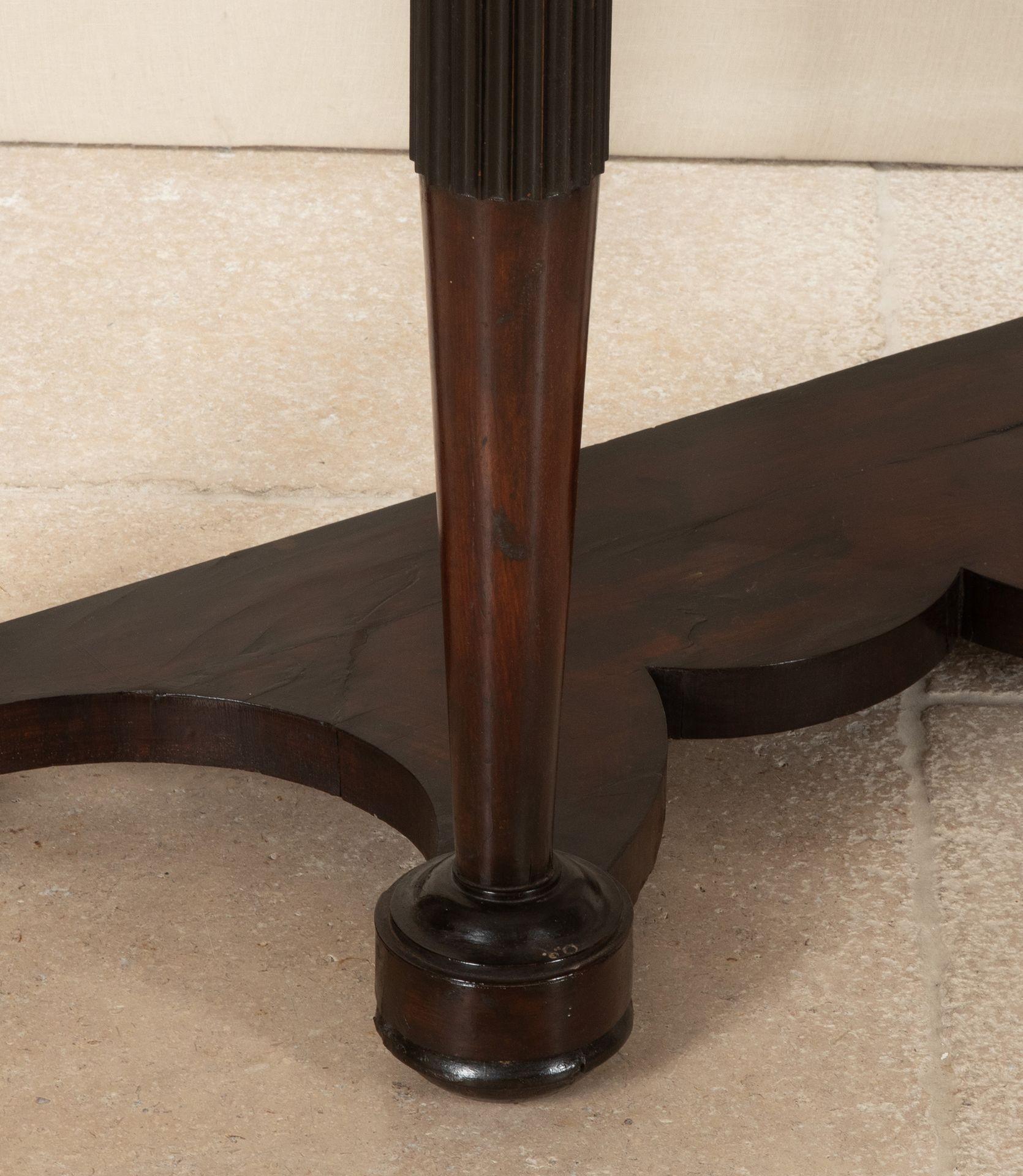 Pareja de consolas Demi Lune neoclásicas italianas del siglo XIX en venta 3