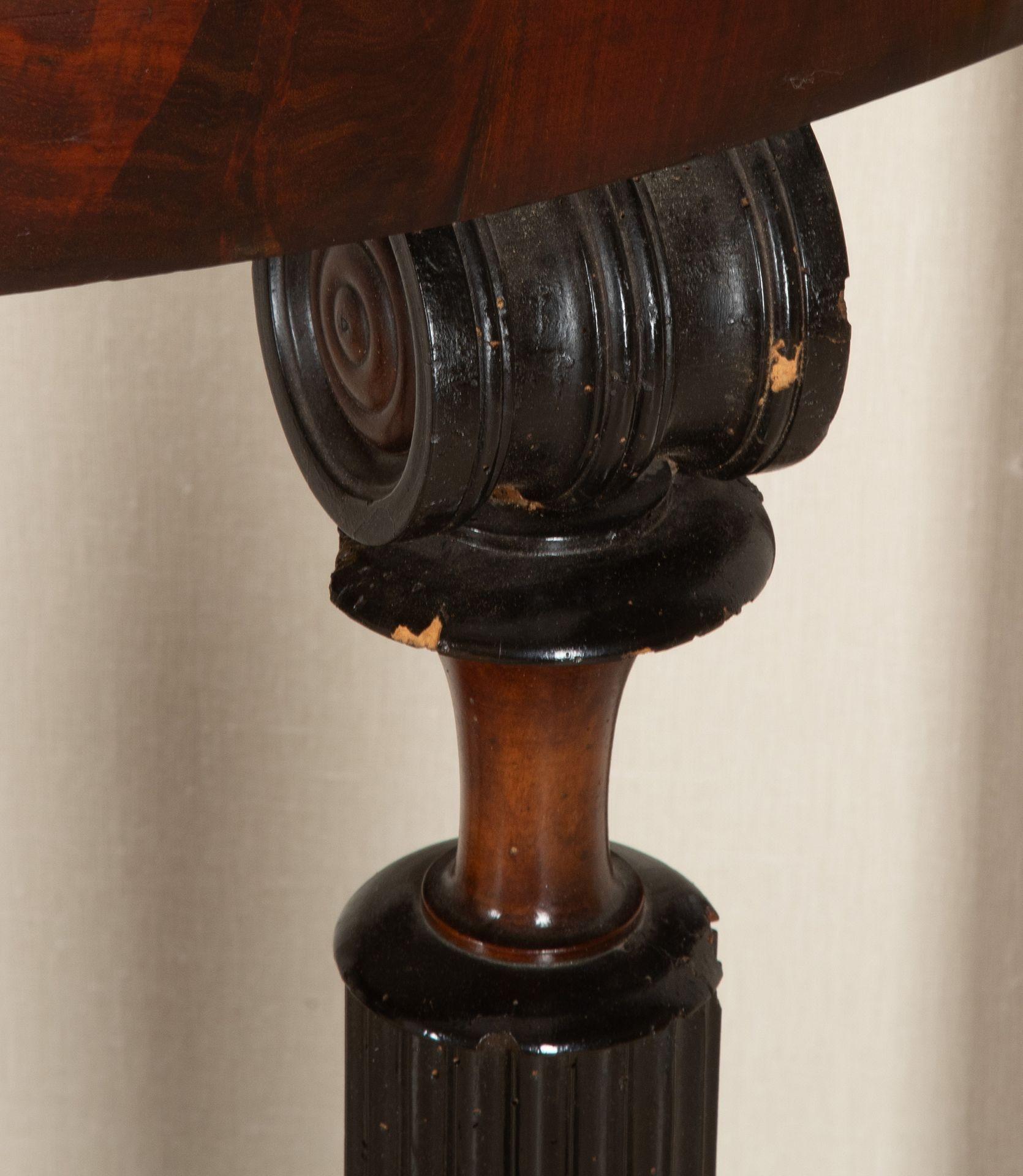 Pareja de consolas Demi Lune neoclásicas italianas del siglo XIX en venta 4