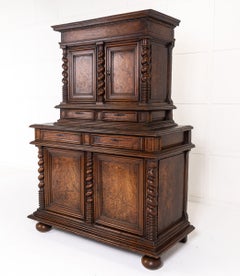 Credenza a due corpi in rovere francese del XVII secolo