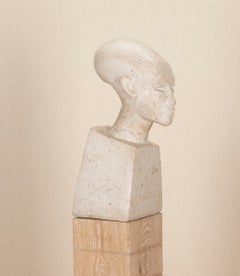 Busto di Nefertiti in pietra di Portland scolpito nel XX secolo da Rosamund Mary B. Fletche