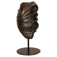 Maquette italienne en bronze d'une chrysalide, du XXe siècle, réalisée par Claudio Capotondi