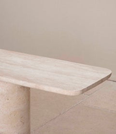 Table console italienne contemporaine en travertin, style milieu du siècle