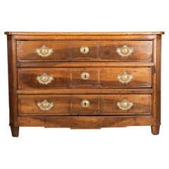 Commode provençale française du XVIIIe siècle en bois de cerisier