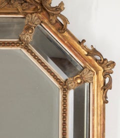 Specchio ottagonale francese del XIX secolo con bordi smussati, in legno dorato e con cornice in stile rococò