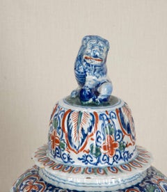Große niederländische Delfter Vase mit Deckel aus dem 18. Jahrhundert
