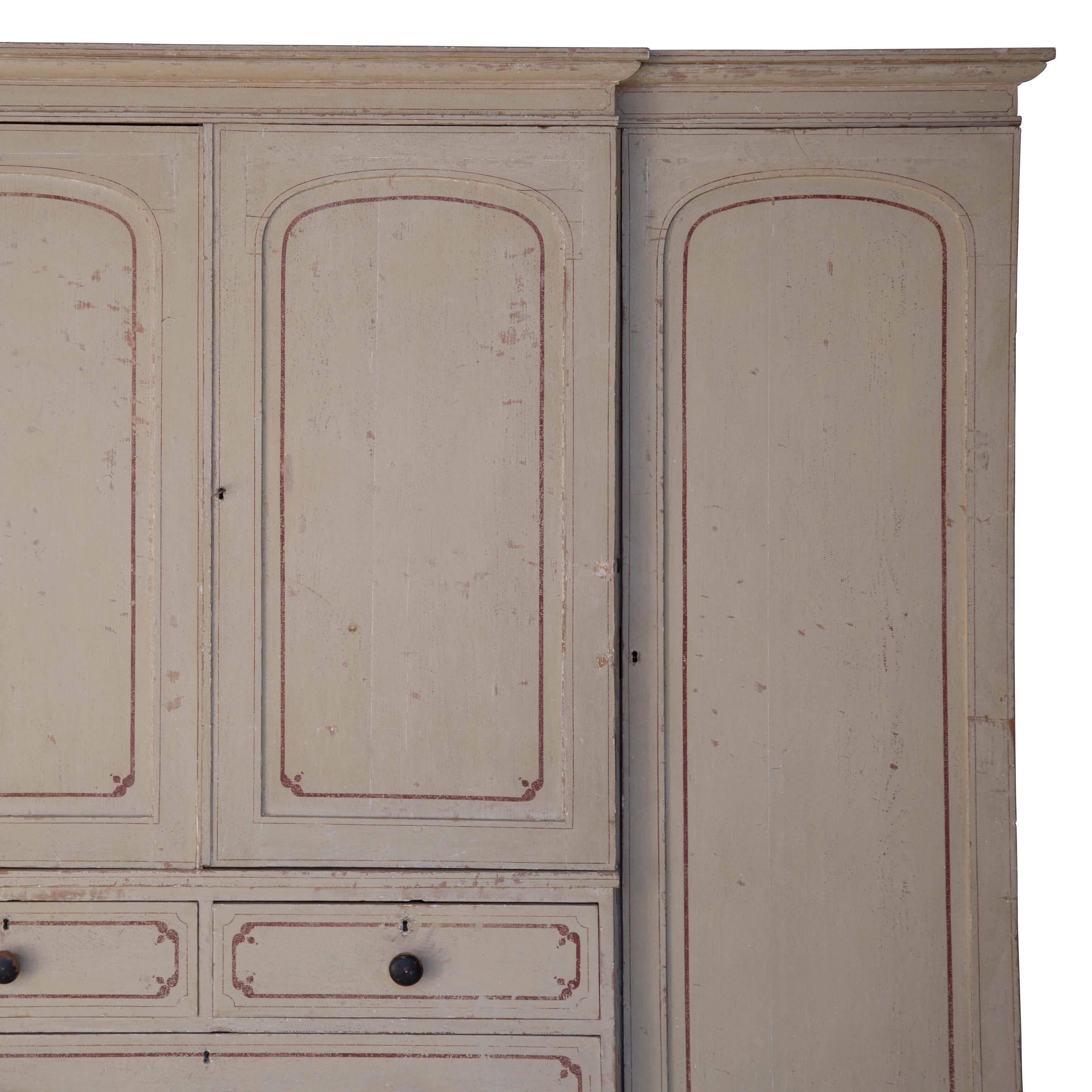 Original Painted Breakfront Wardrobe In Good Condition In Gloucestershire, GB