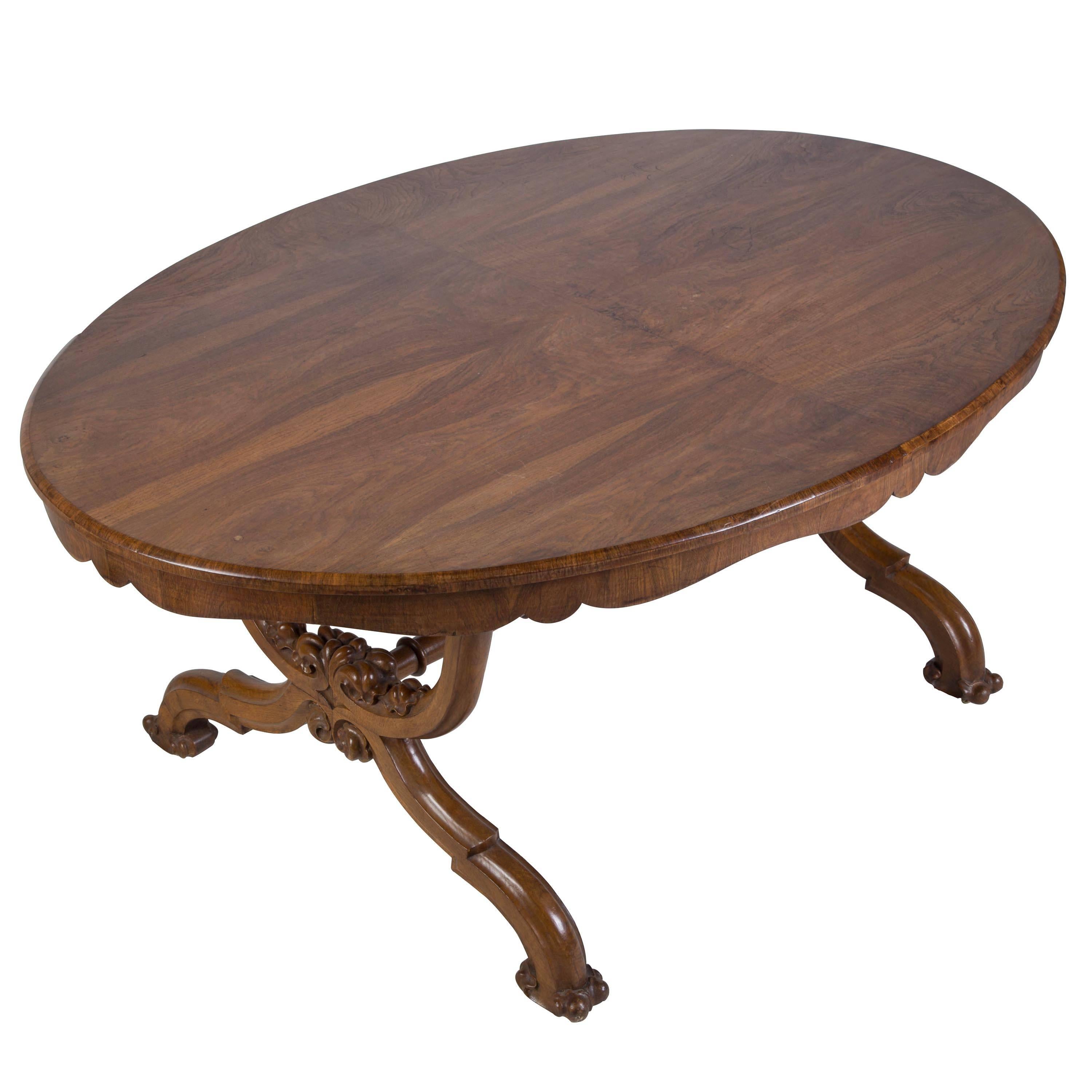 Irish centre table veneered in oak, circa 1830.