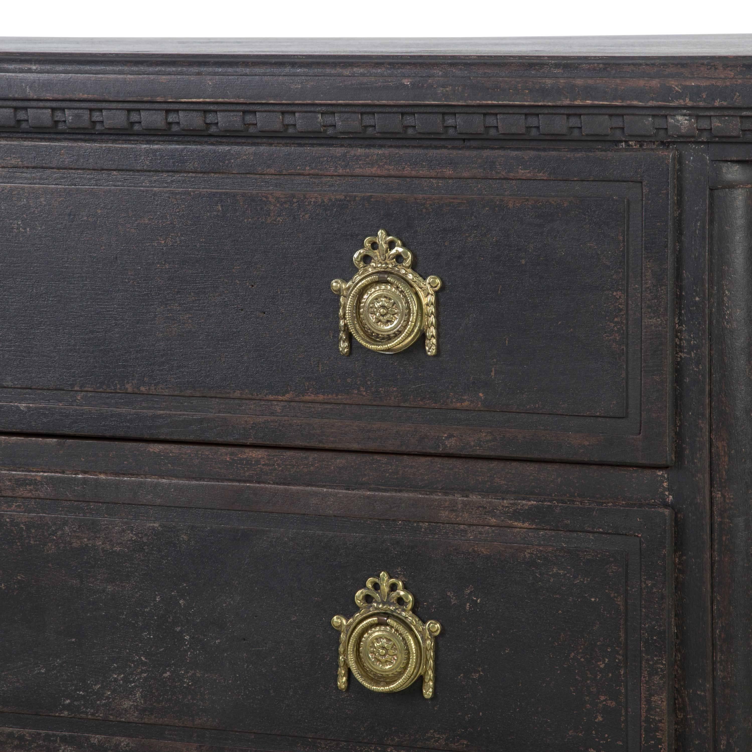 Pair of Gustavian Commodes In Good Condition In Gloucestershire, GB