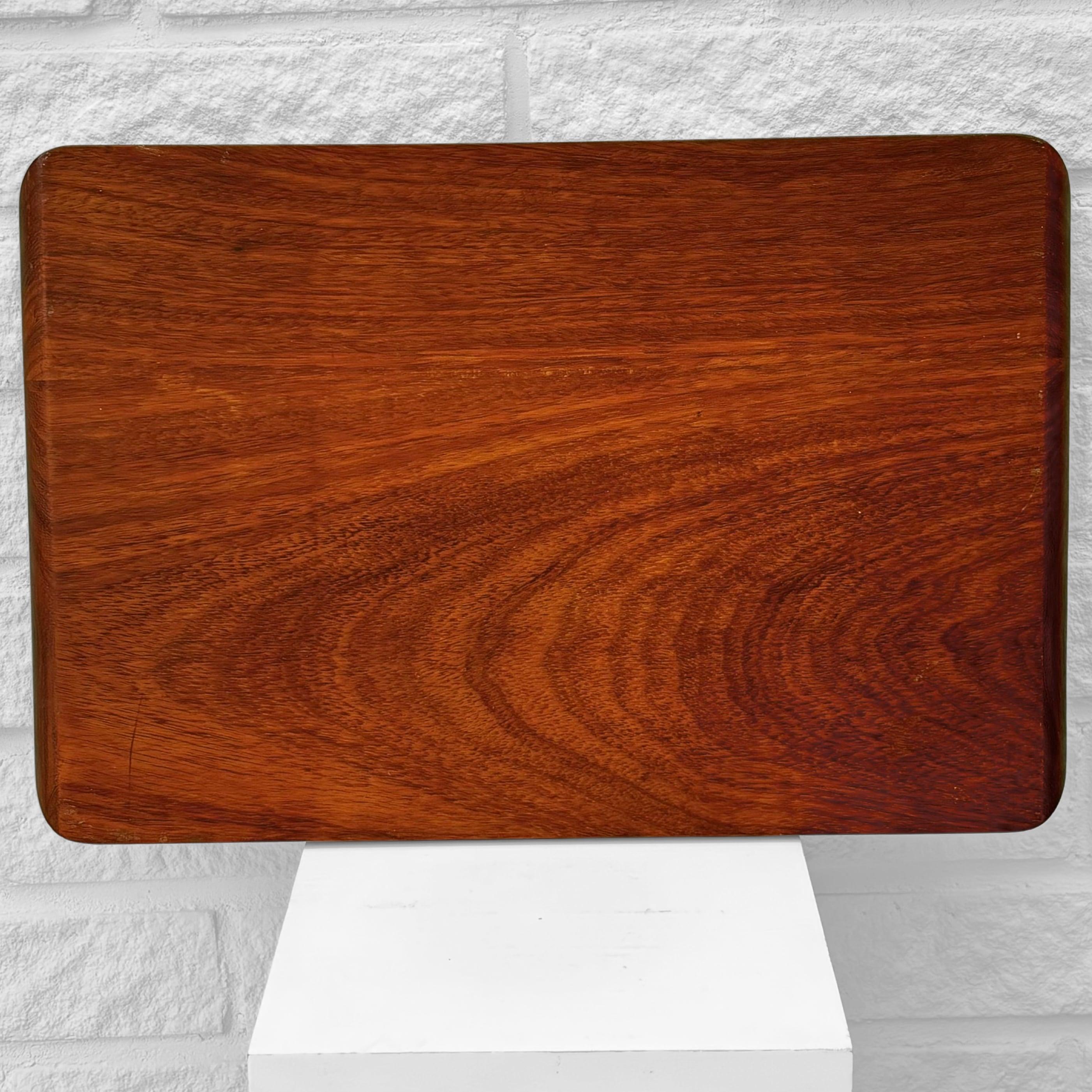 Ilmari Tapiovaara Schneidebrett oder Serviertablett aus Teakholz für Artek, Finnland, 1960er Jahre (Skandinavische Moderne) im Angebot