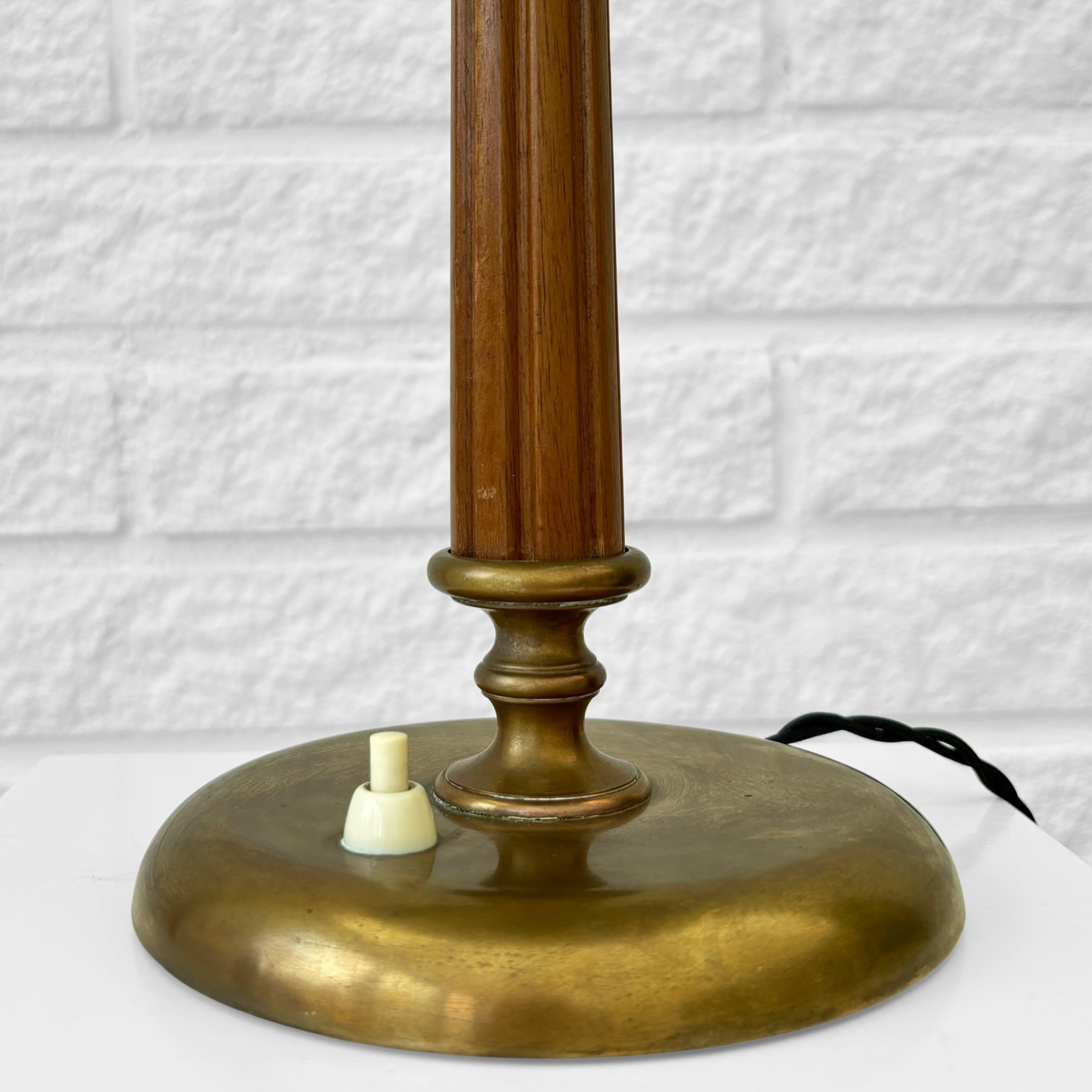 Böhlmarks, table lamp 15625, Scandinavian modern, brass & oak, Sweden, 1930s For Sale 1
