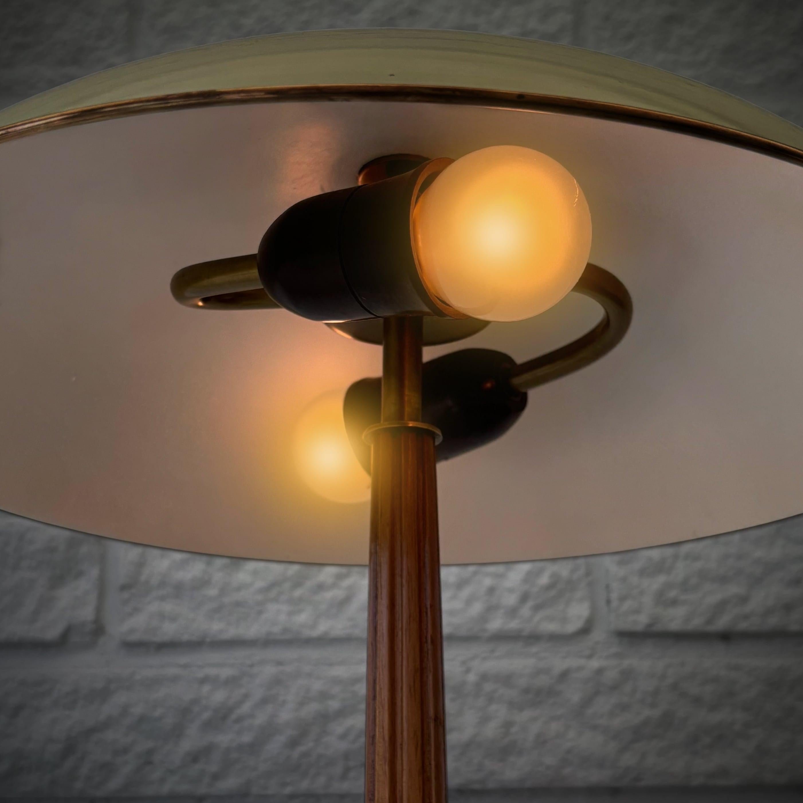 Brass Böhlmarks, table lamp 15625, Scandinavian modern, brass & oak, Sweden, 1930s For Sale