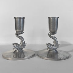 Bougeoirs scandinaves Art déco en étain, ornés de poissons sculptés, Suède, années 1930