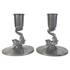 Bougeoirs scandinaves Art déco en étain, ornés de poissons sculptés, Suède, années 1930
