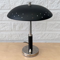 Lampe de table moderniste scandinave, chrome et acier, Suède, années 1940