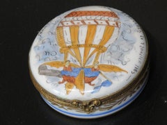 Magnifique et rare boîte de Limoges représentant la montgolfière de Blanchard, datée de janvier 1783