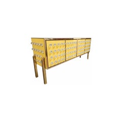 Credenza scultorea italiana giallo burro con 120 sfere in vetro di Murano