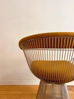 Poltrona Platner con seduta e schienale imbottiti, di Warren Platner