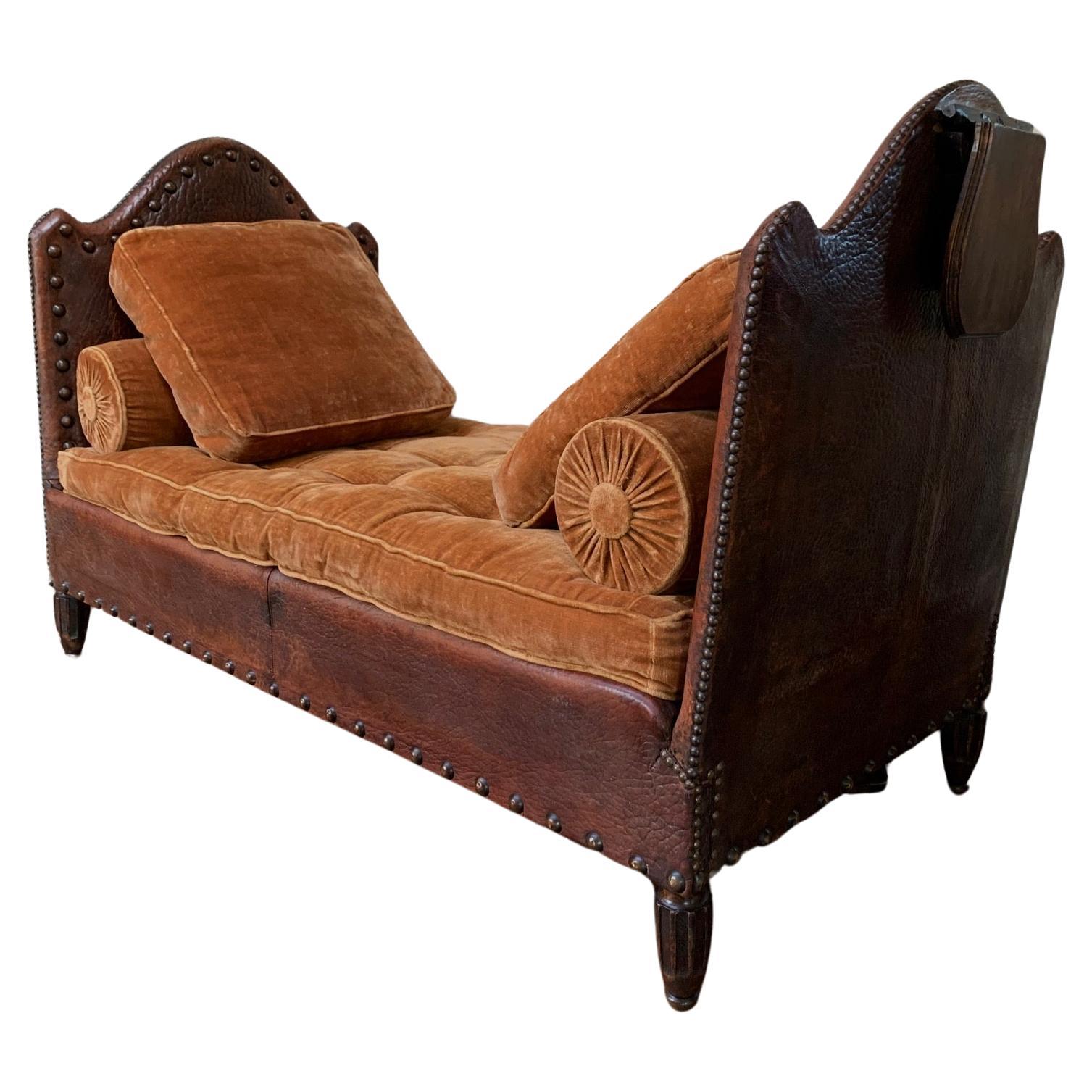 Ein exquisites und seltenes französisches Leder-Tagesbett, komplett original, ca. 1920er Jahre im Angebot