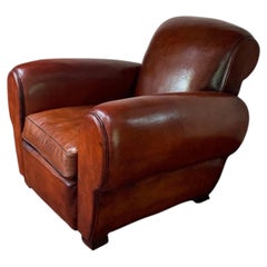 Superbe fauteuil club en cuir français, modèle « Gang-box », vers les années 1950