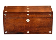 Caja de palisandro del siglo XIX con incrustaciones de nácar