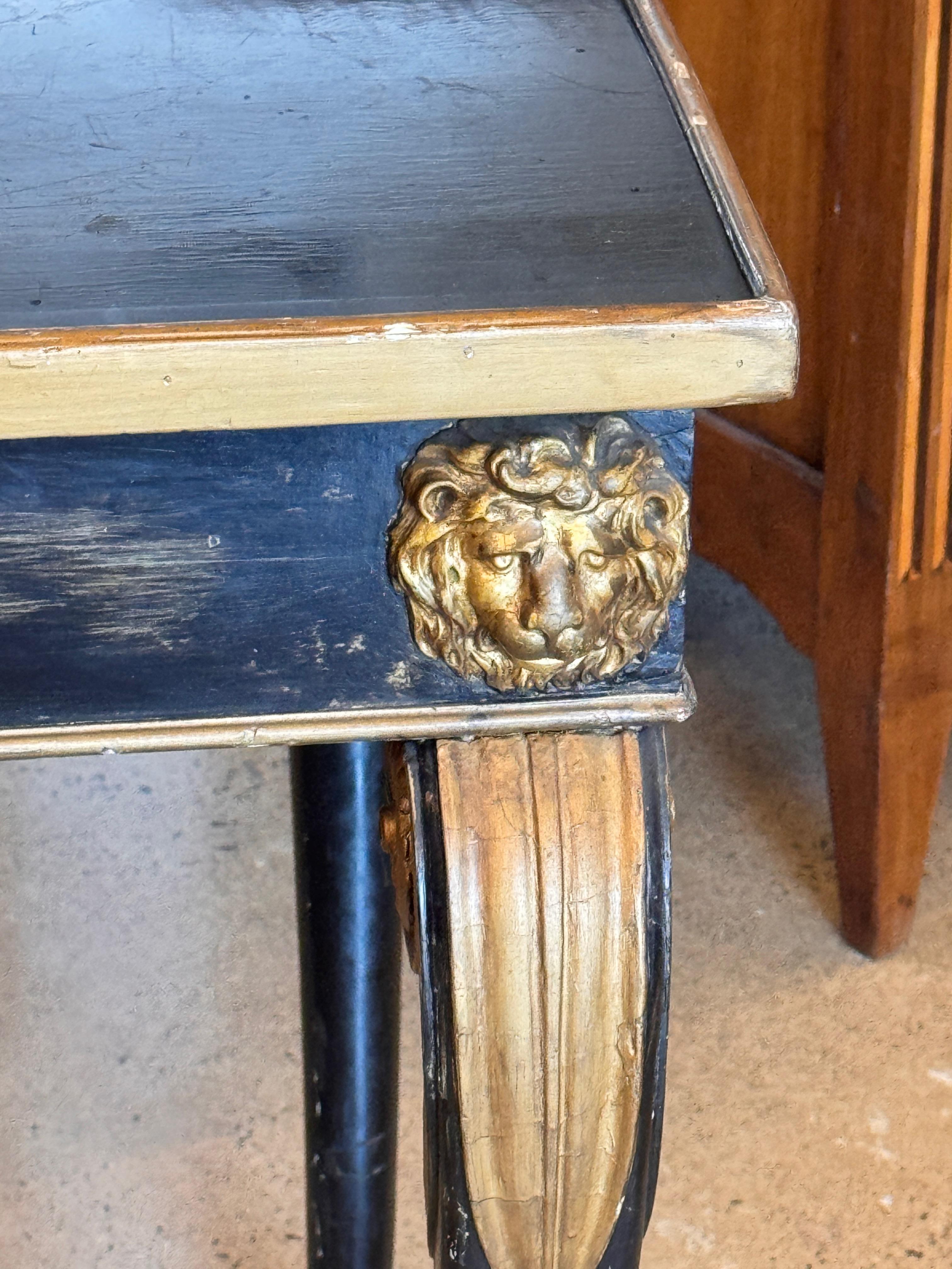 Table d'appoint Napoléon III ébonitée et dorée en vente 2