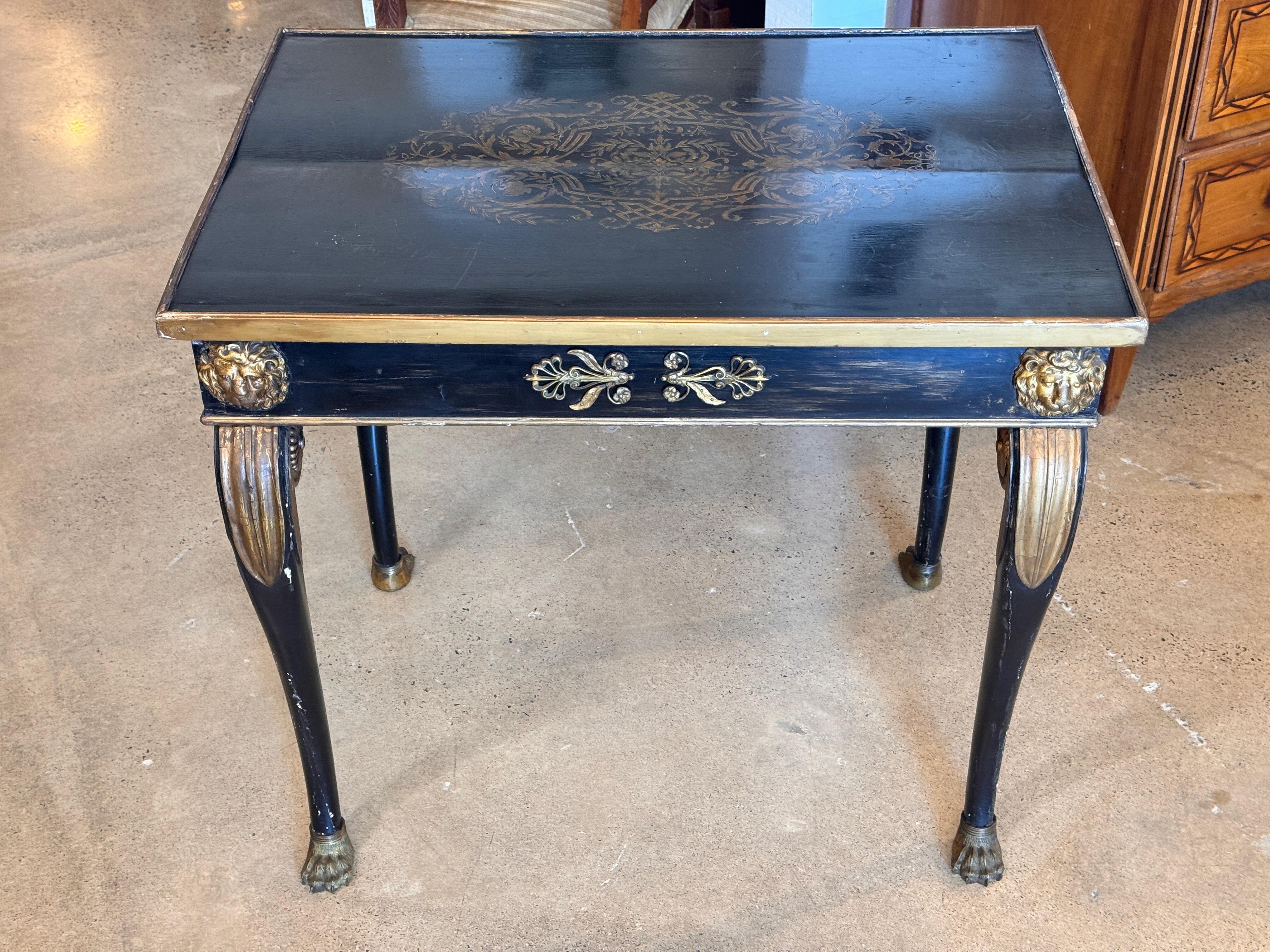 Bois doré Table d'appoint Napoléon III ébonitée et dorée en vente