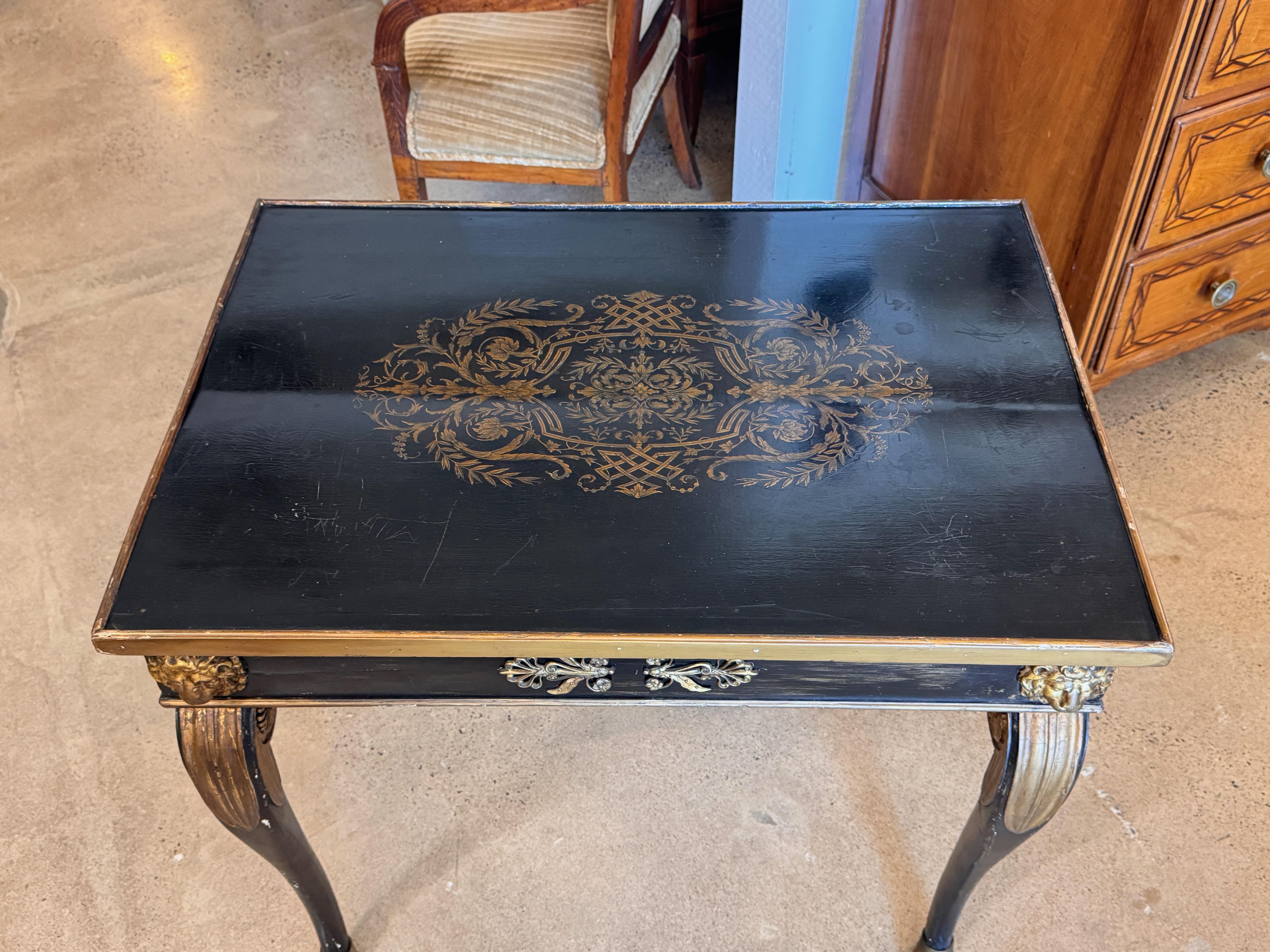 Table d'appoint Napoléon III ébonitée et dorée en vente 1