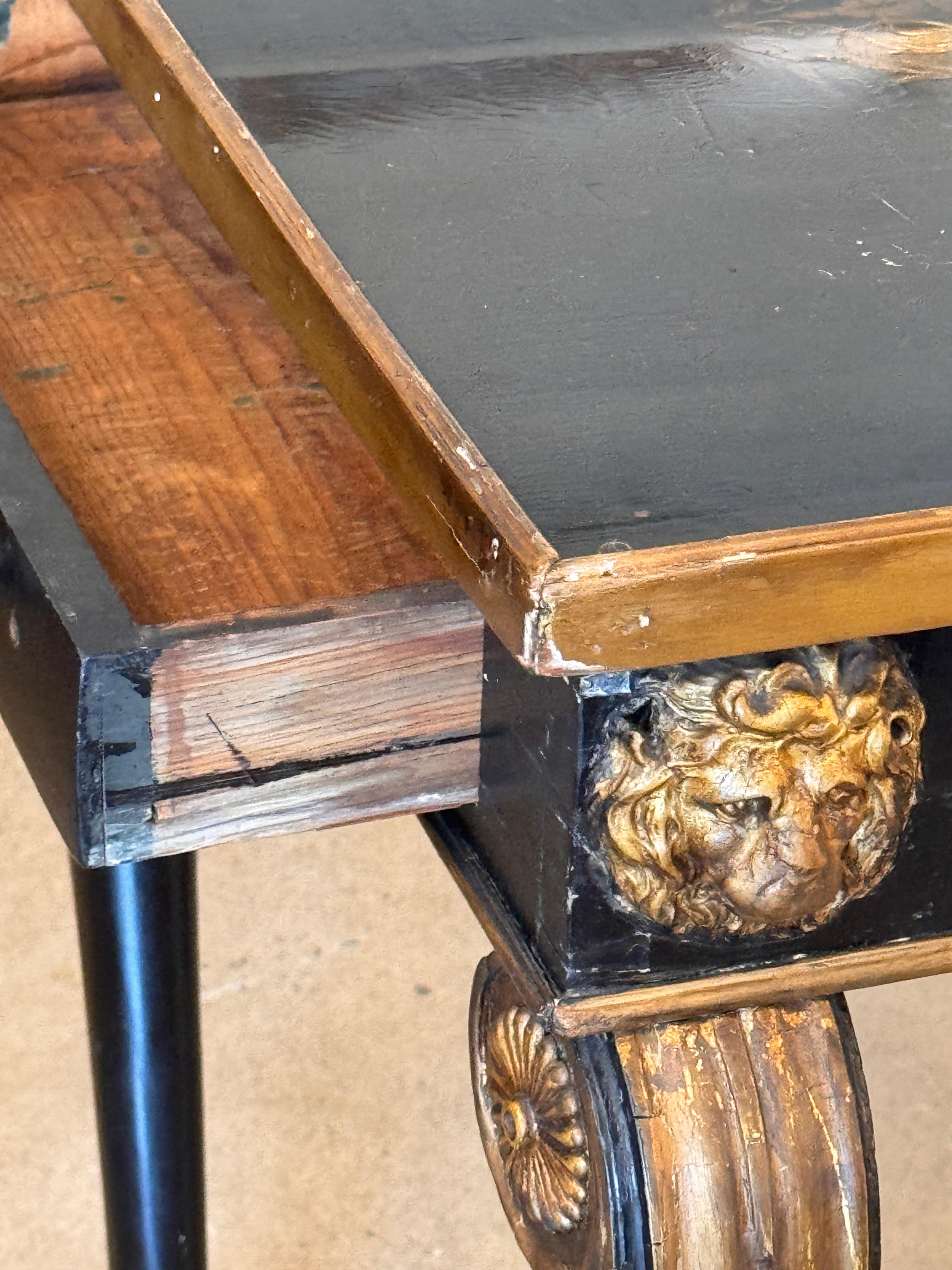 Table d'appoint Napoléon III ébonitée et dorée en vente 3