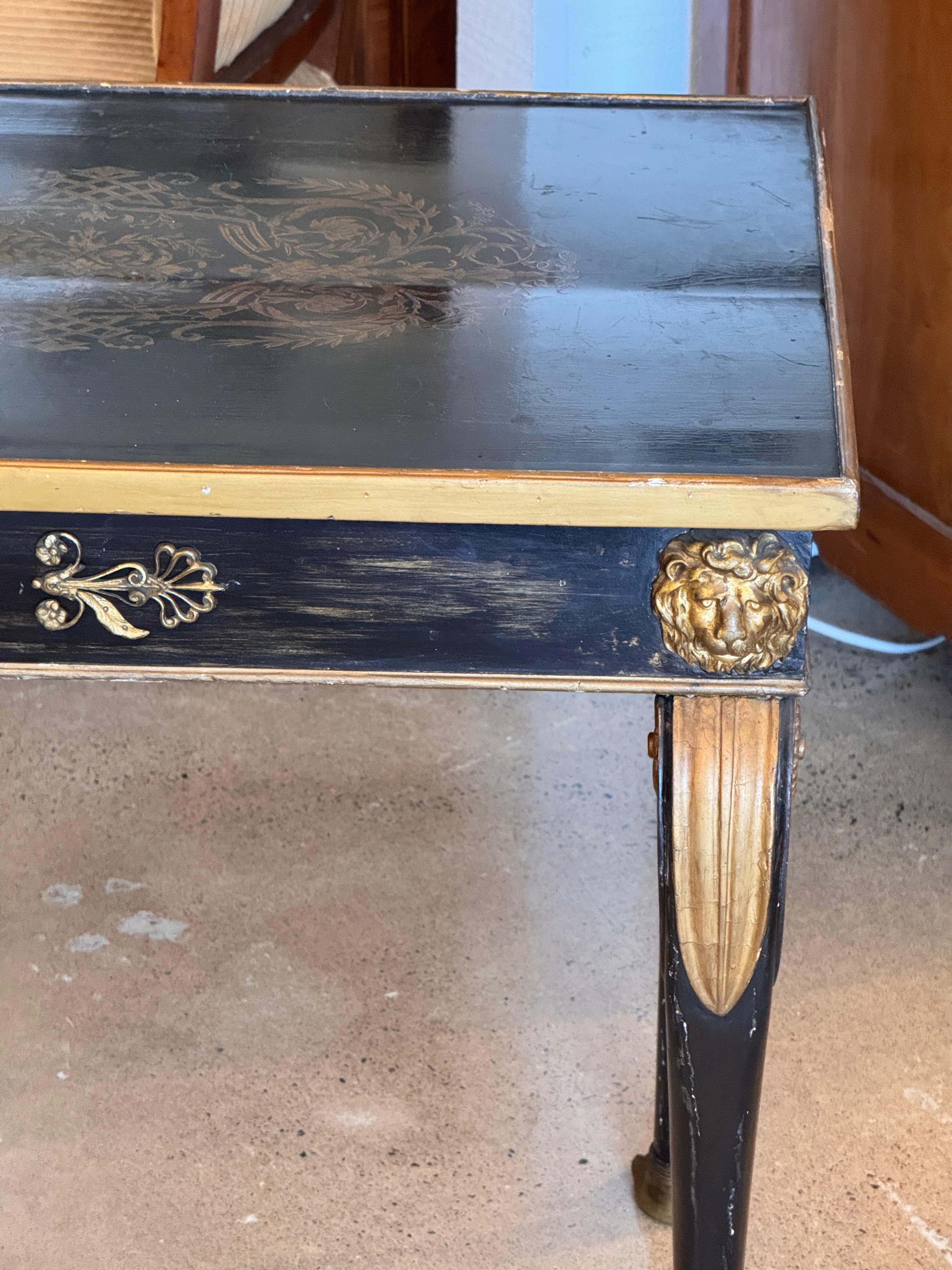 XIXe siècle Table d'appoint Napoléon III ébonitée et dorée en vente
