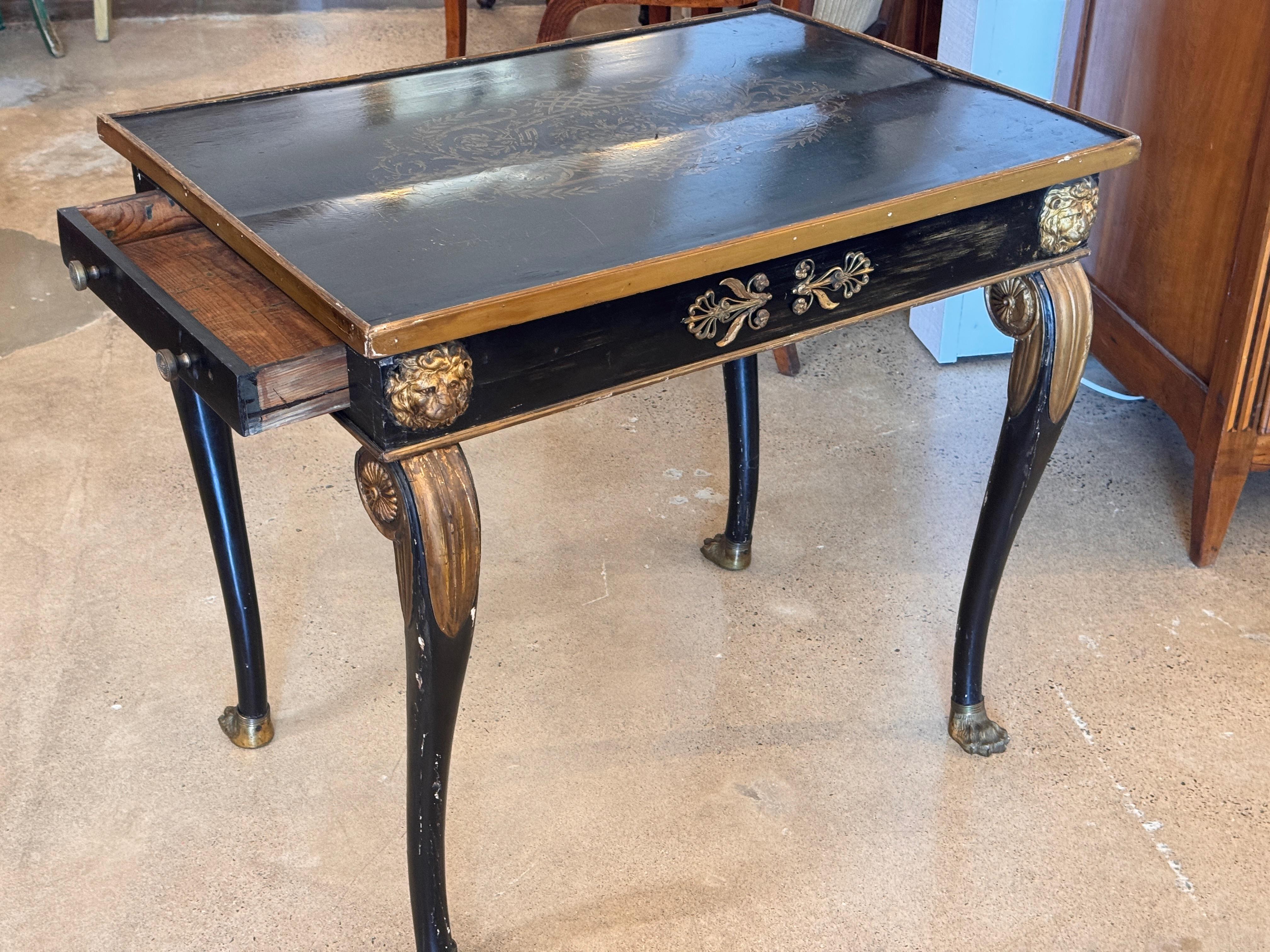 Table d'appoint Napoléon III ébonitée et dorée en vente 4