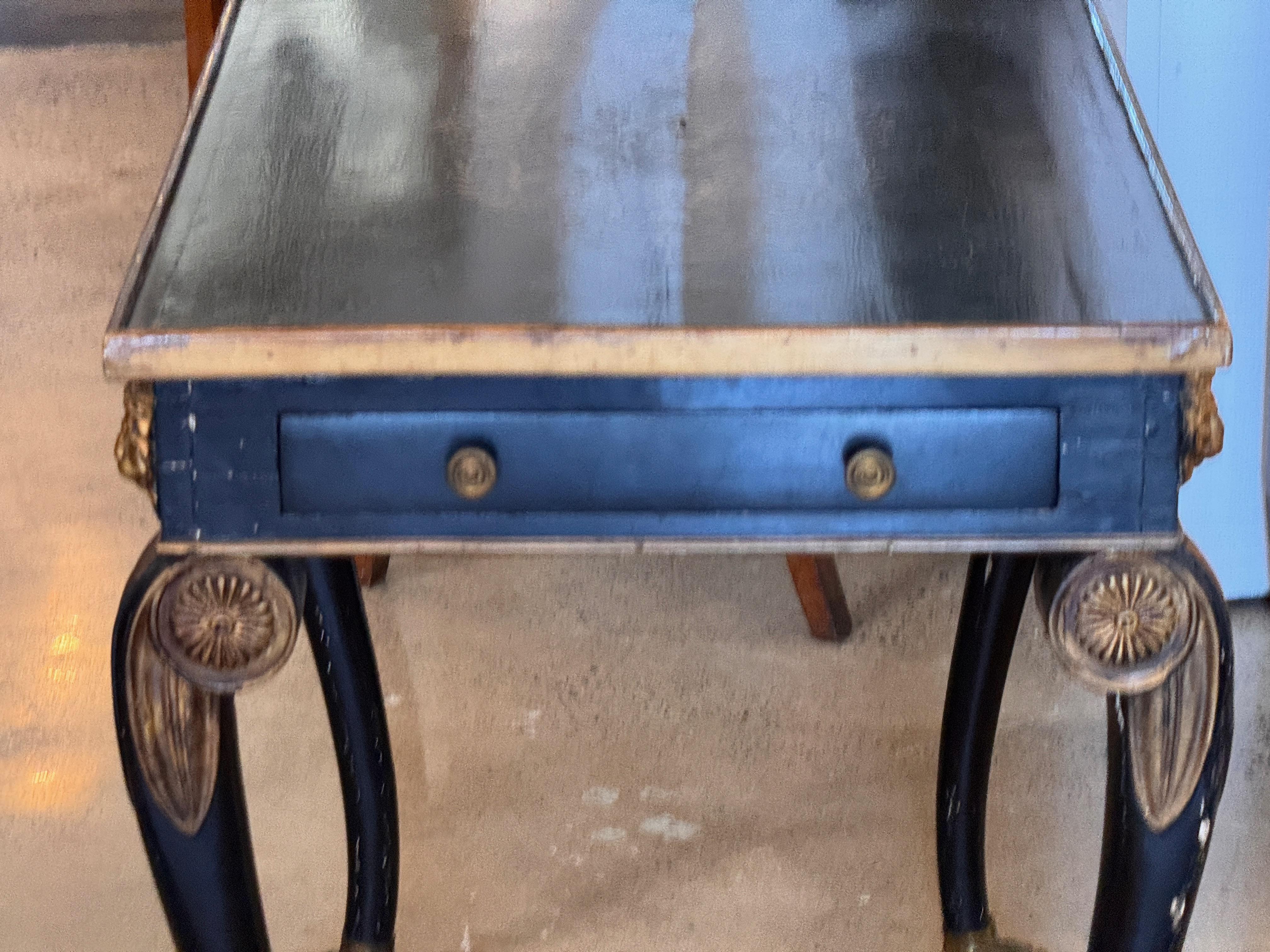 Table d'appoint Napoléon III ébonitée et dorée en vente 7