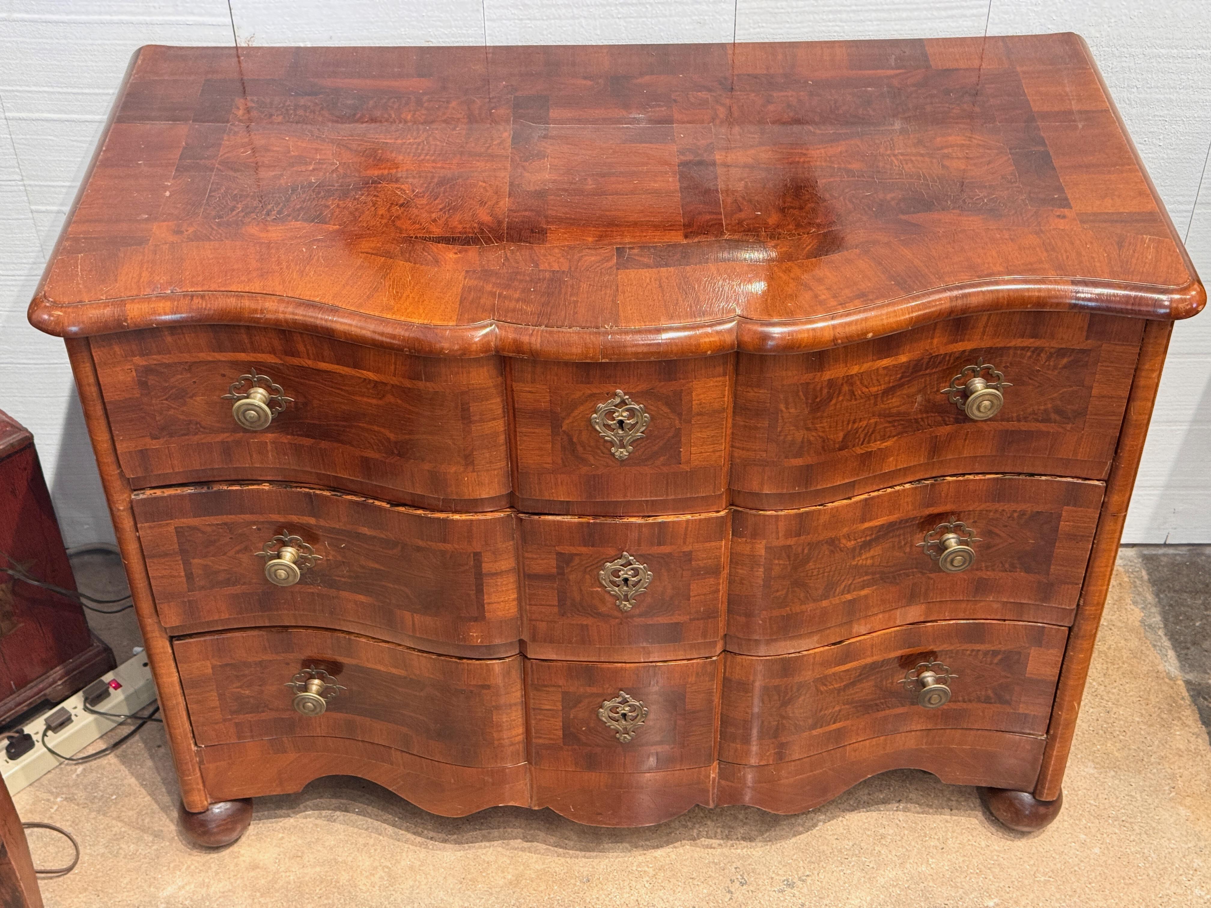 Continental Serpentine Chest With Inlaid Veneer For Sale 1